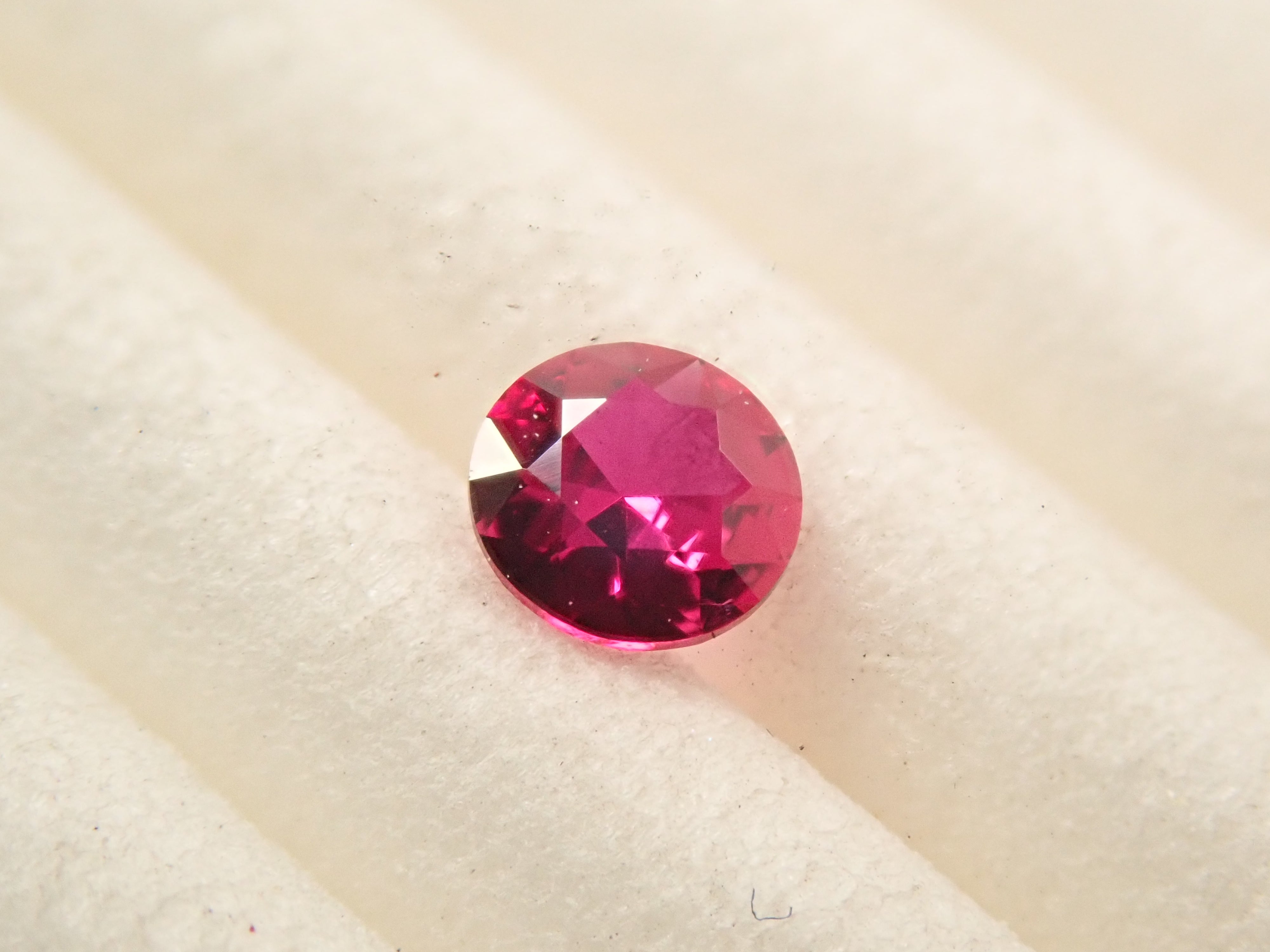 【11/10 22時販売】モザンビーク産ルビー 3.4mm/0.139ctルース