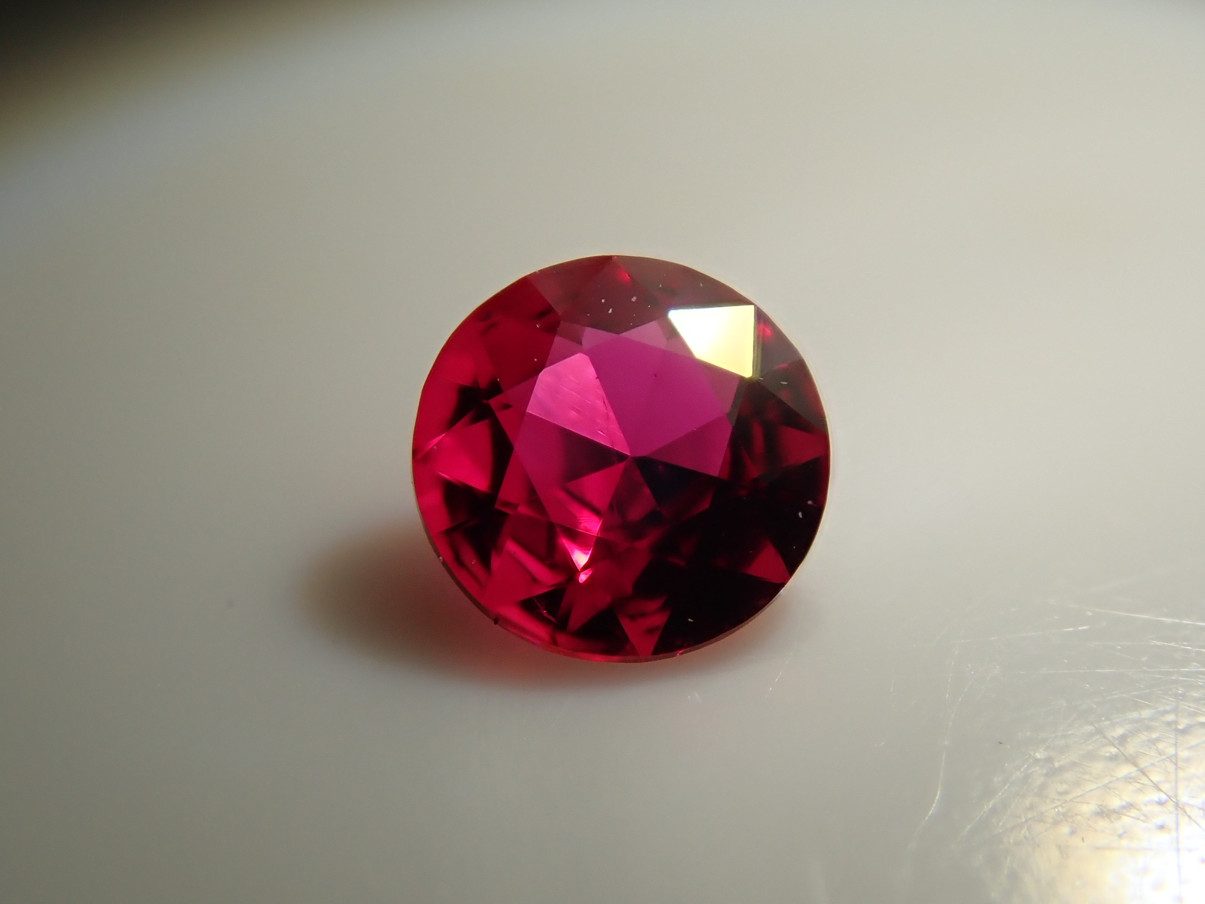 【11/10 22時販売】モザンビーク産ルビー 3.4mm/0.139ctルース