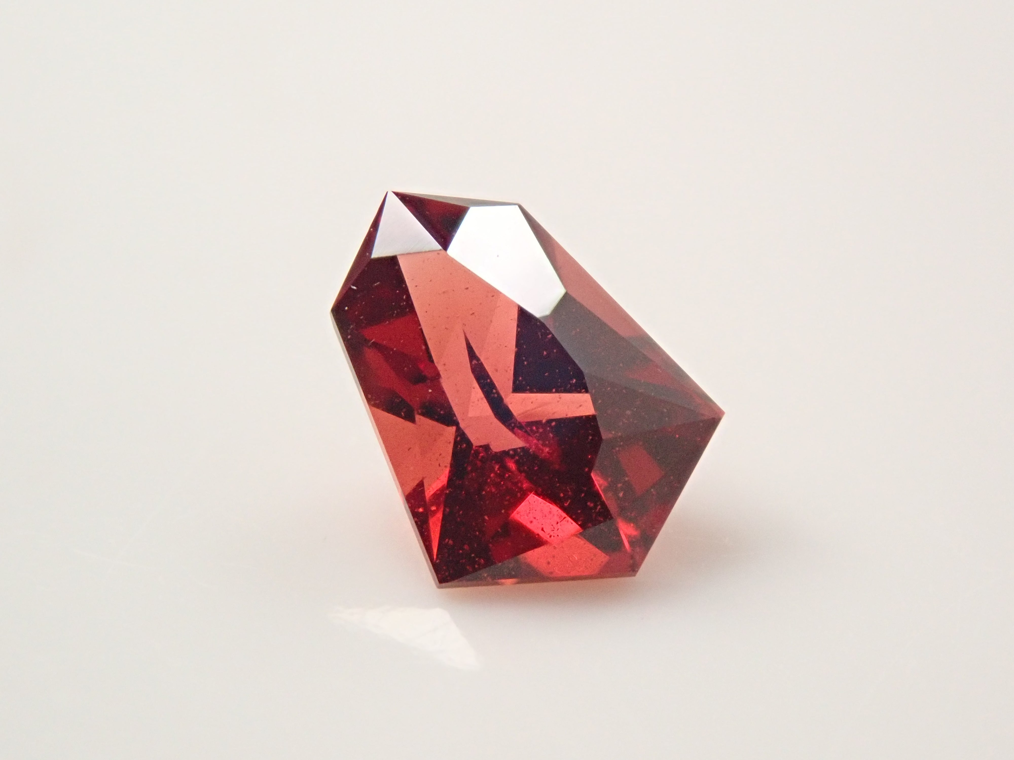 【12/13 22時販売】モザンビーク産アルマンディンガーネット 0.371ctルース