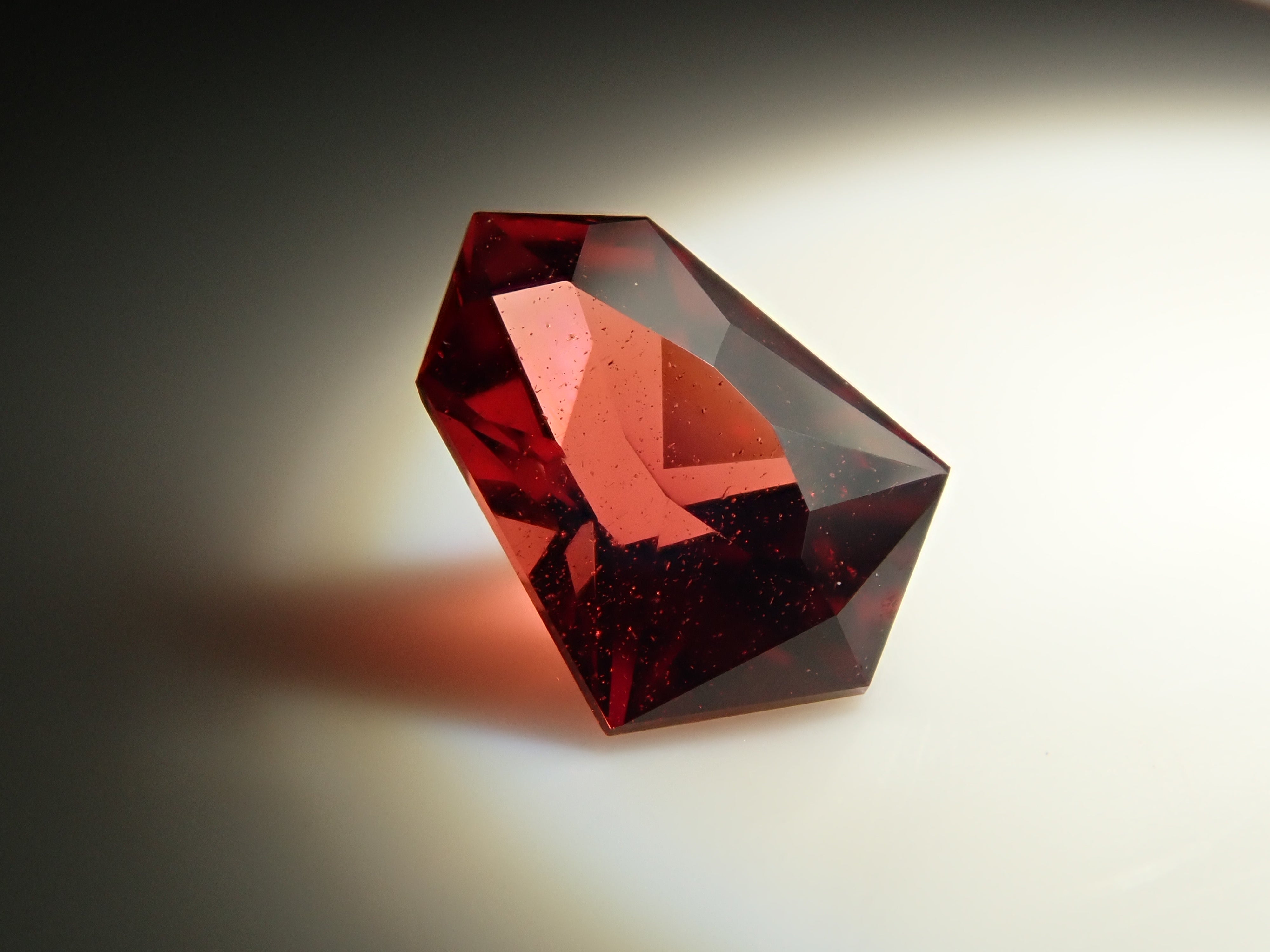 【12/13 22時販売】モザンビーク産アルマンディンガーネット 0.371ctルース