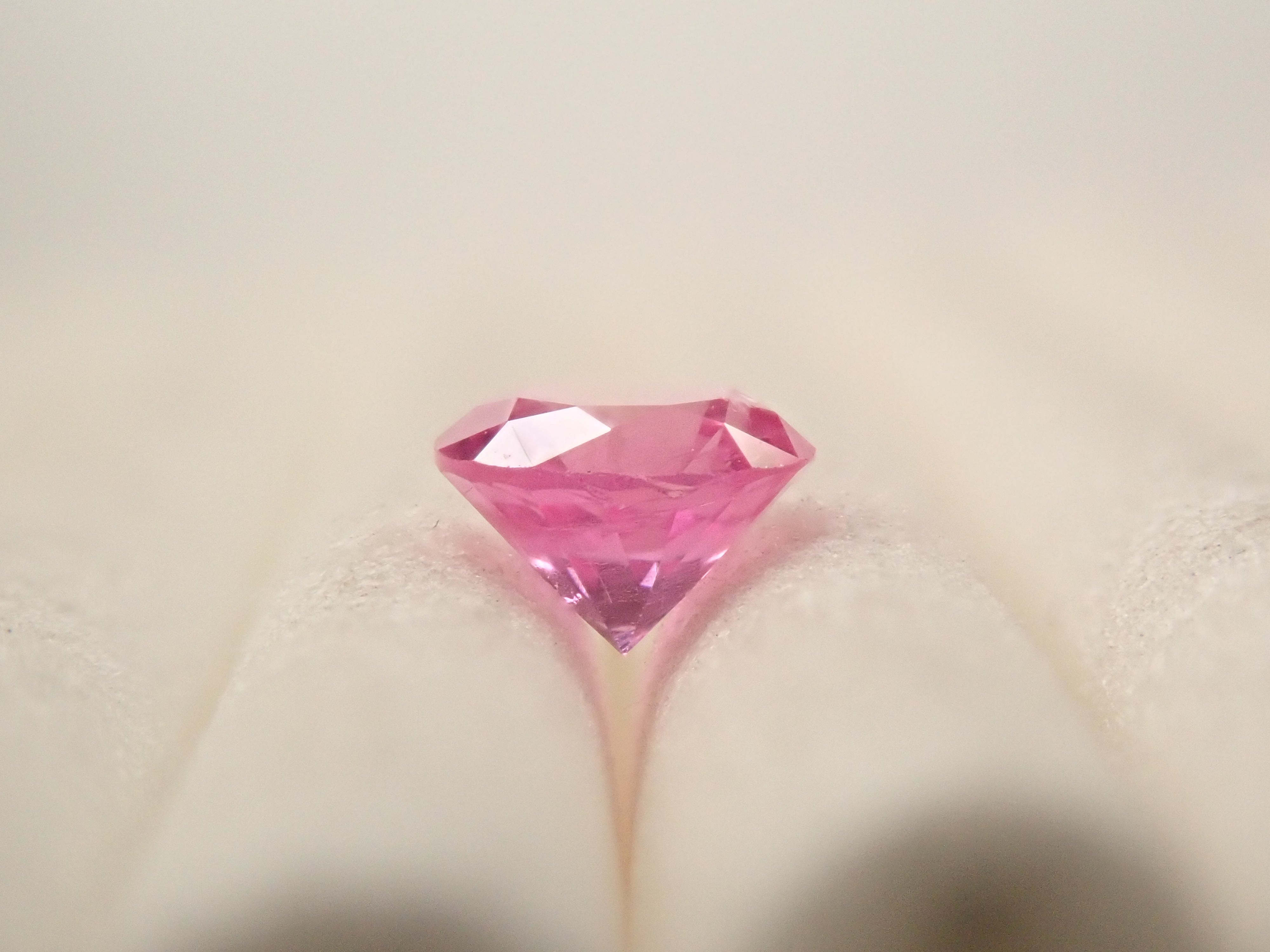 【1/5 22時販売】グリーンランド産サファイア 4.0mm/0.328ctルース 証明書