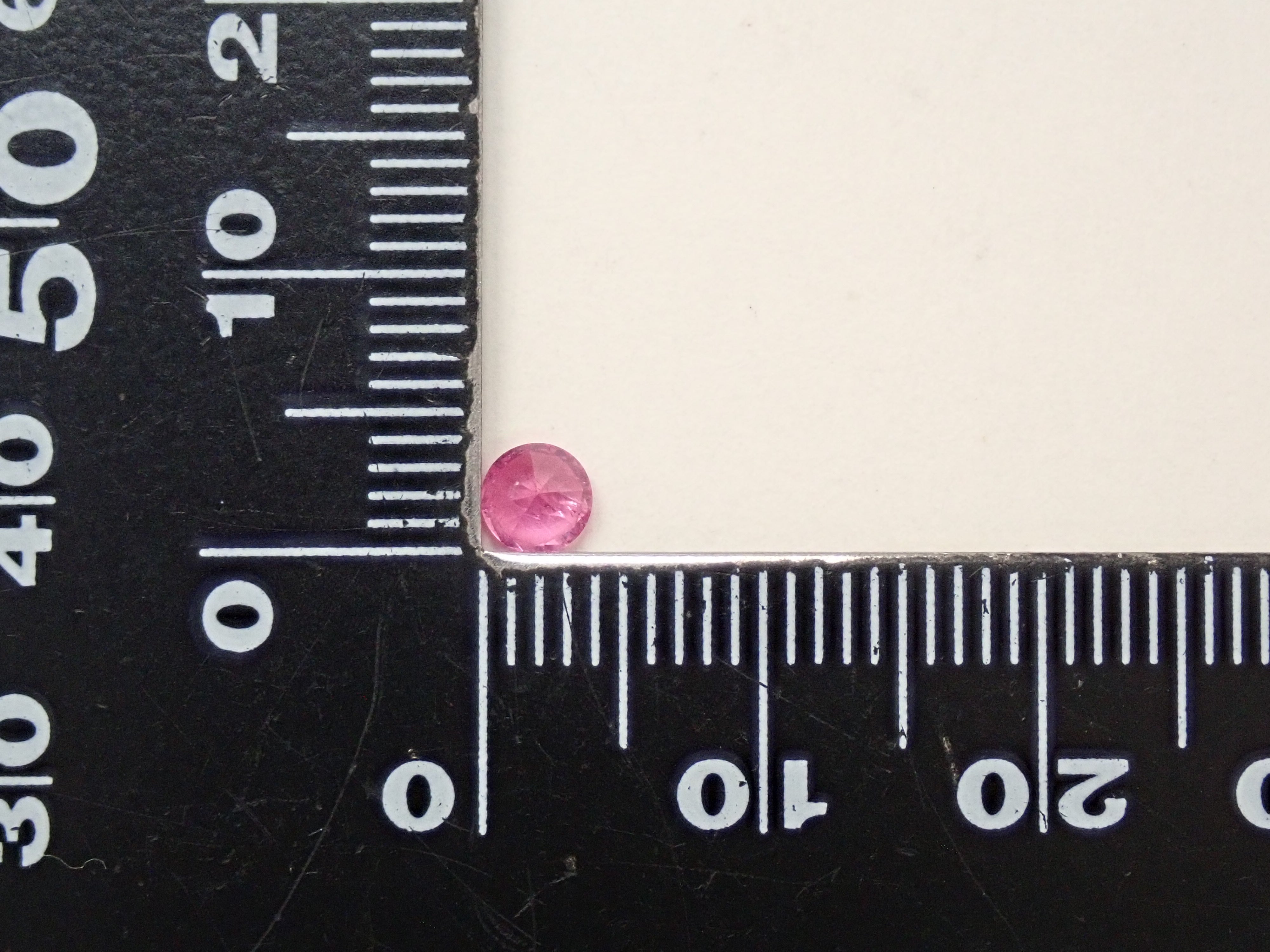 【1/5 22時販売】グリーンランド産サファイア 4.0mm/0.328ctルース 証明書