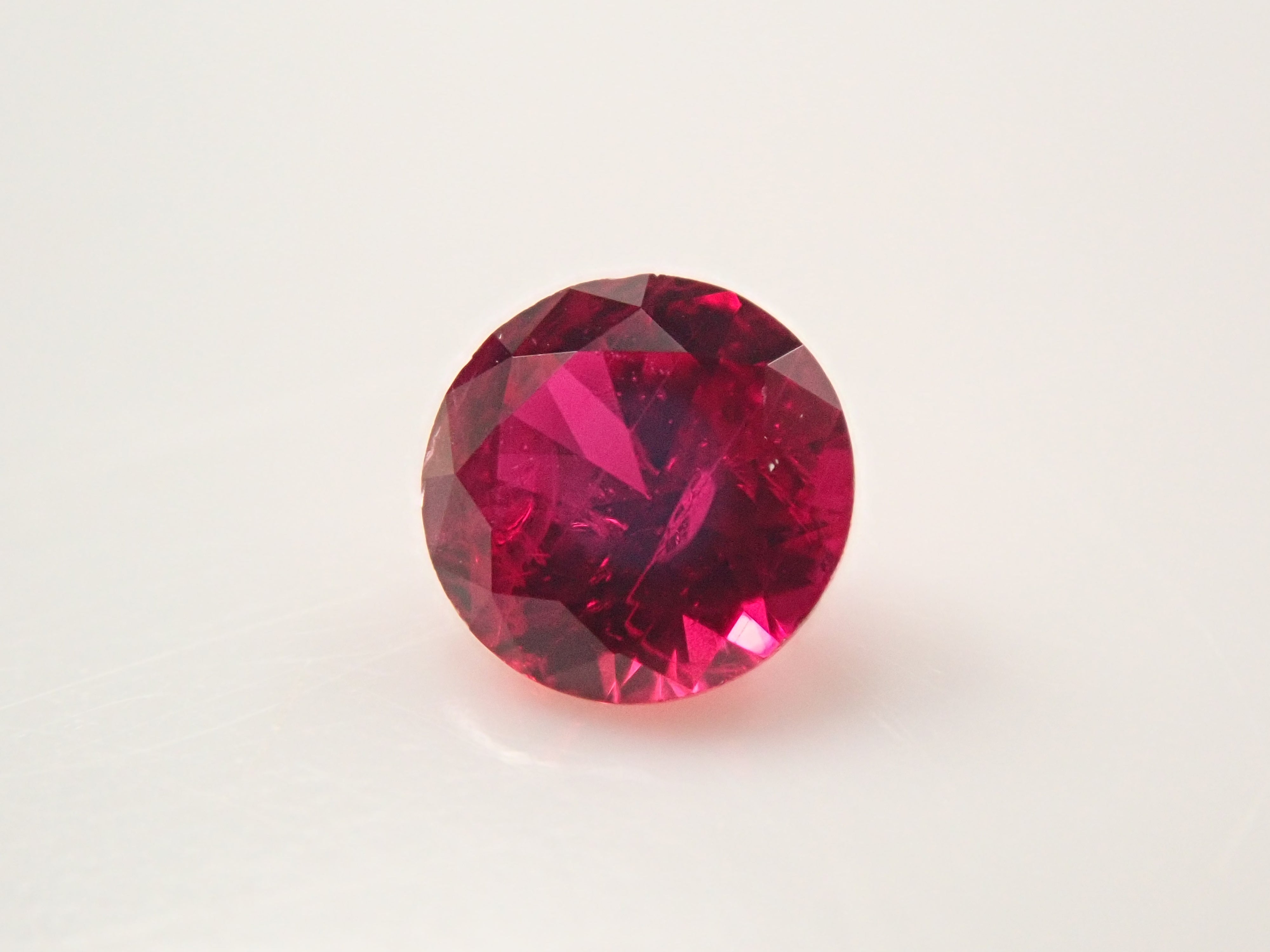 【1/5 22時販売】グリーンランド産ルビー 3.2mm/0.152ctルース 証明書