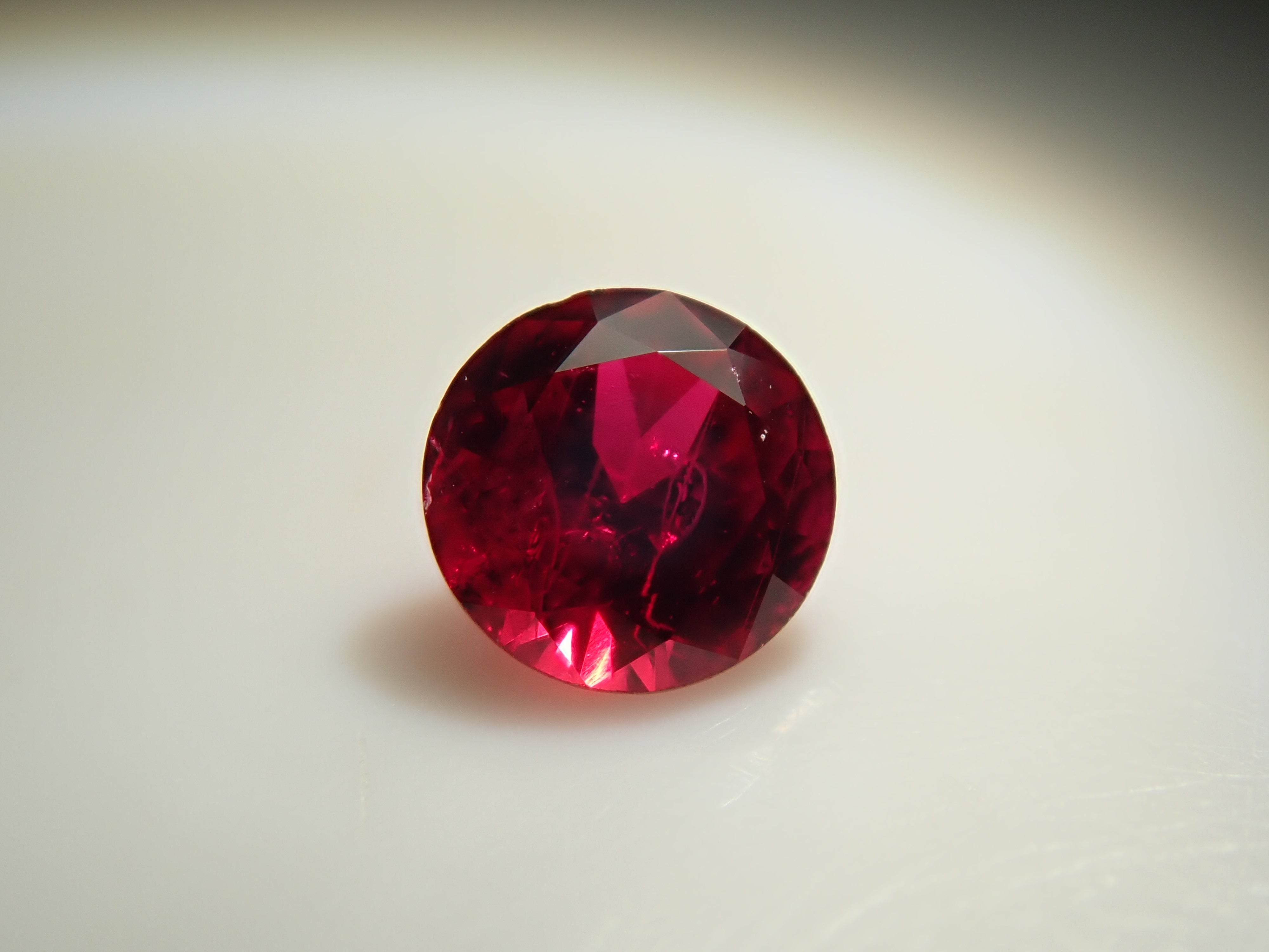 【1/5 22時販売】グリーンランド産ルビー 3.2mm/0.152ctルース 証明書