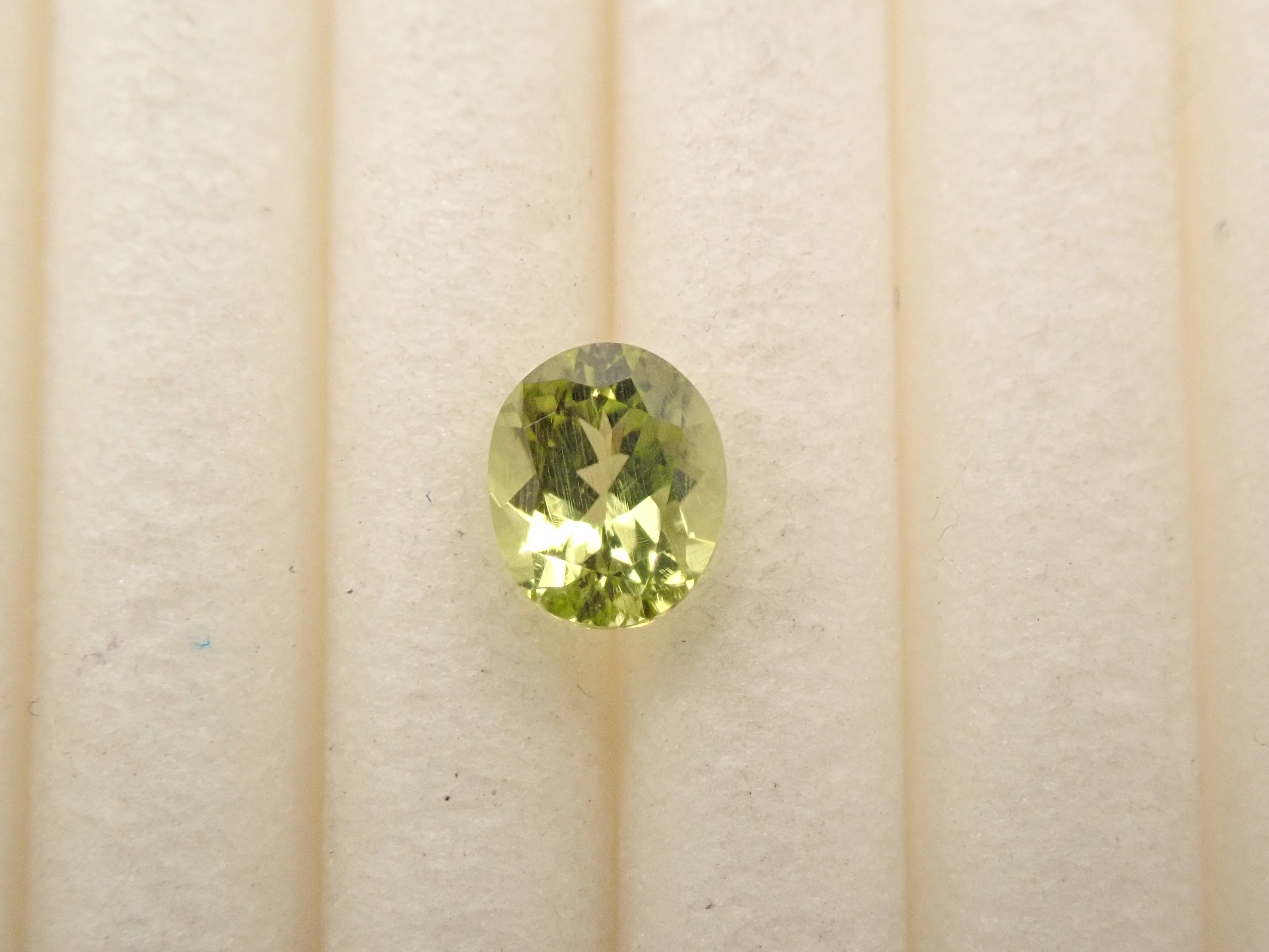 【12/6 22時販売】インドネシア産パラサイティックペリドット 0.260ctルース