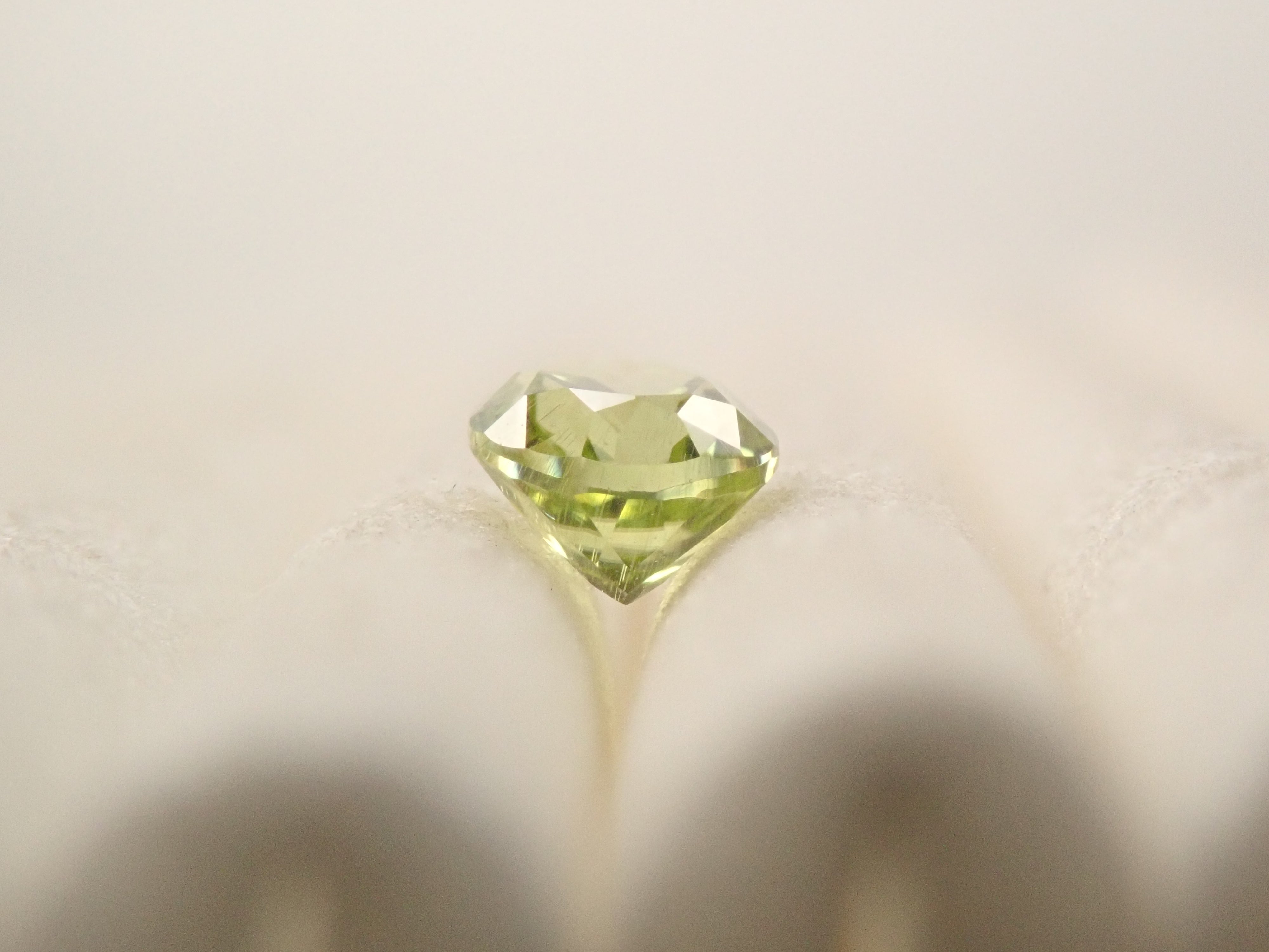 【12/6 22時販売】インドネシア産パラサイティックペリドット 0.260ctルース