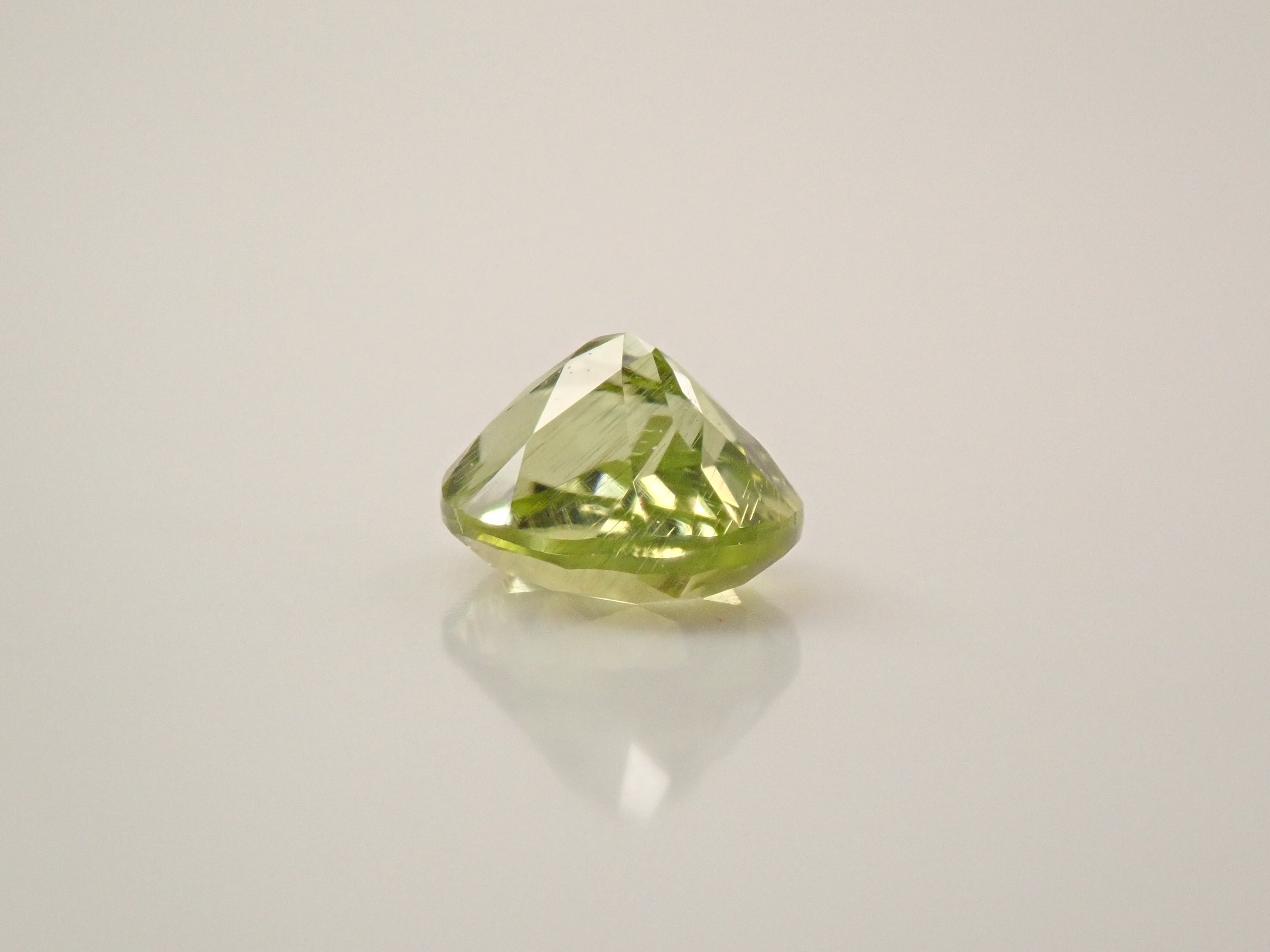 【12/6 22時販売】インドネシア産パラサイティックペリドット 0.260ctルース