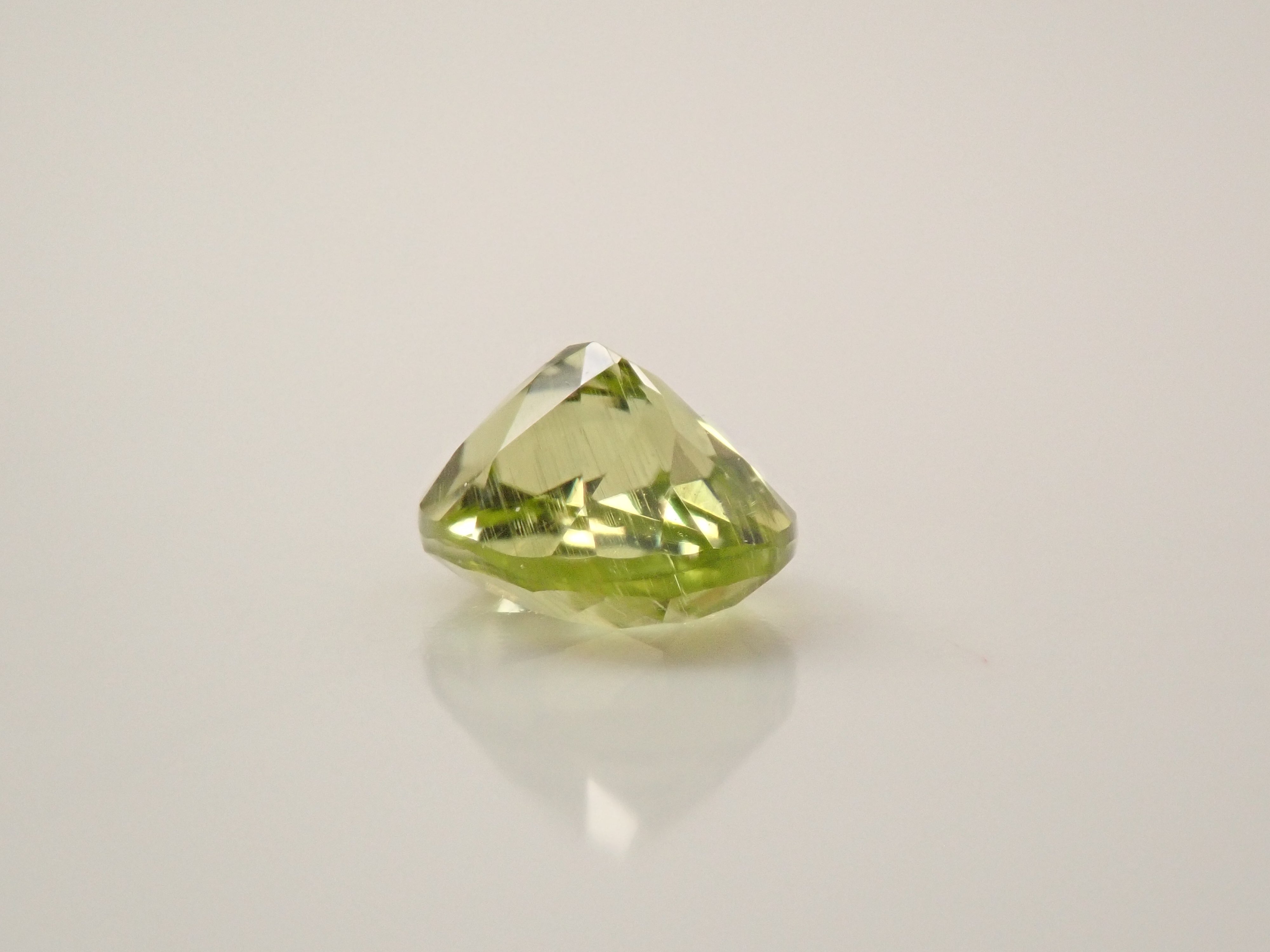 【12/6 22時販売】インドネシア産パラサイティックペリドット 0.260ctルース