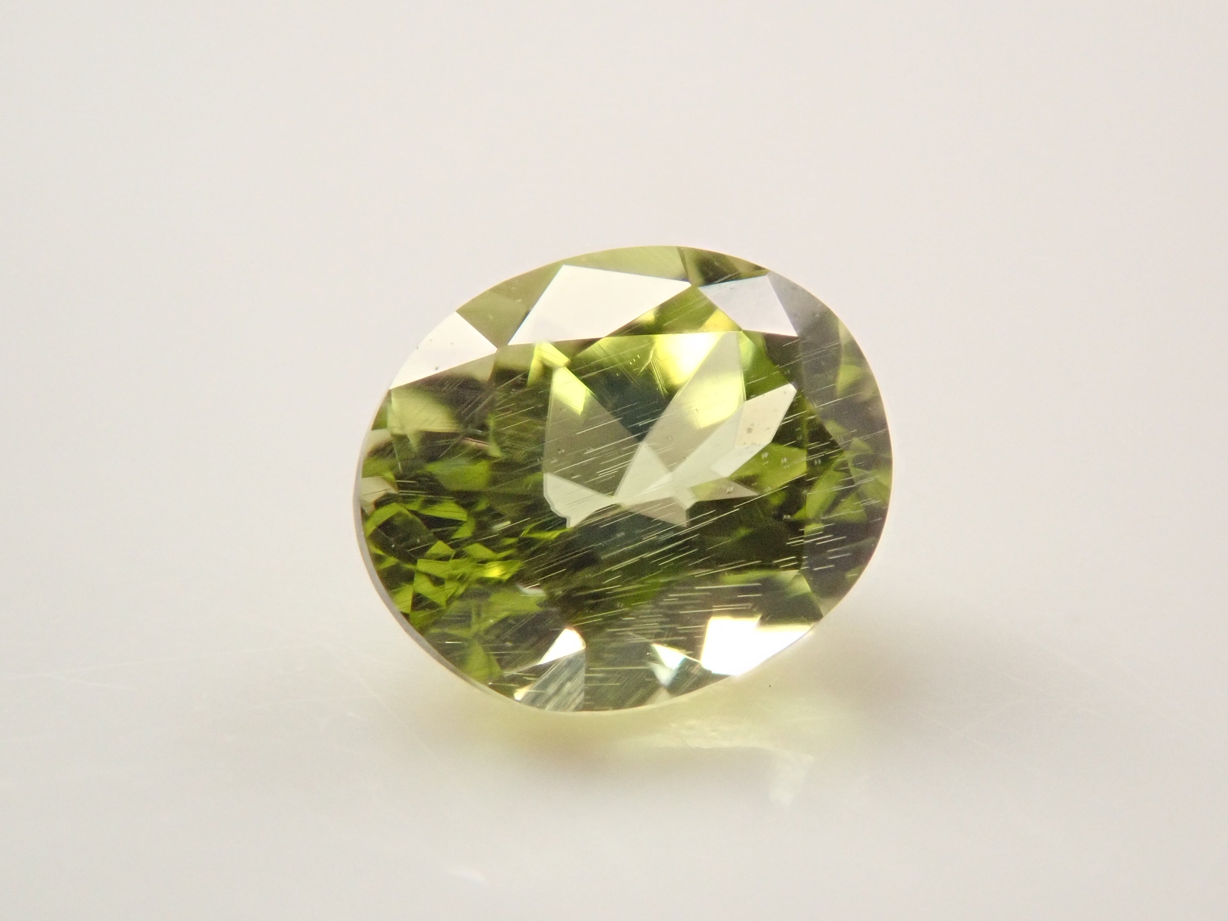 【12/6 22時販売】インドネシア産パラサイティックペリドット 0.260ctルース