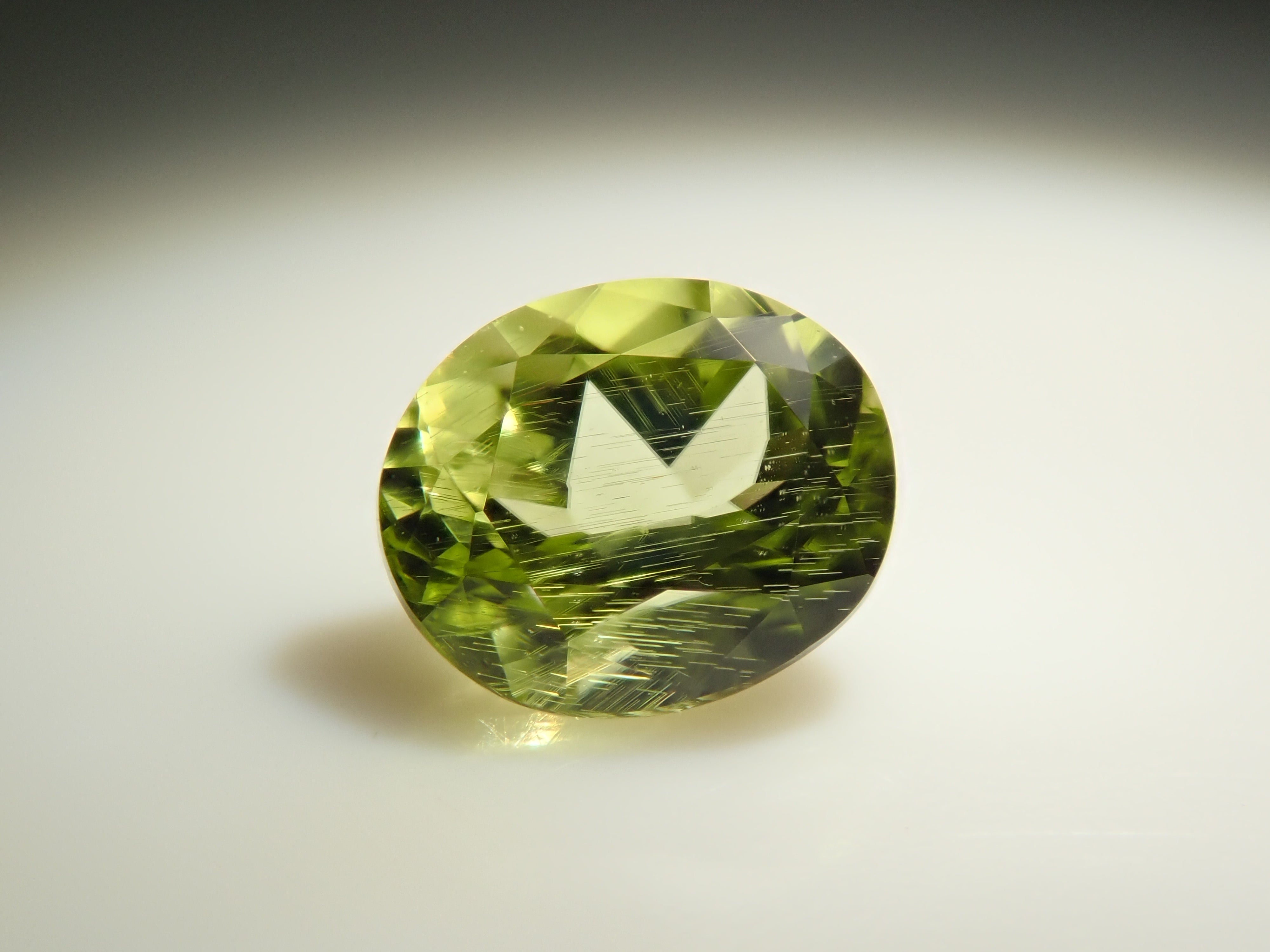 【12/6 22時販売】インドネシア産パラサイティックペリドット 0.260ctルース