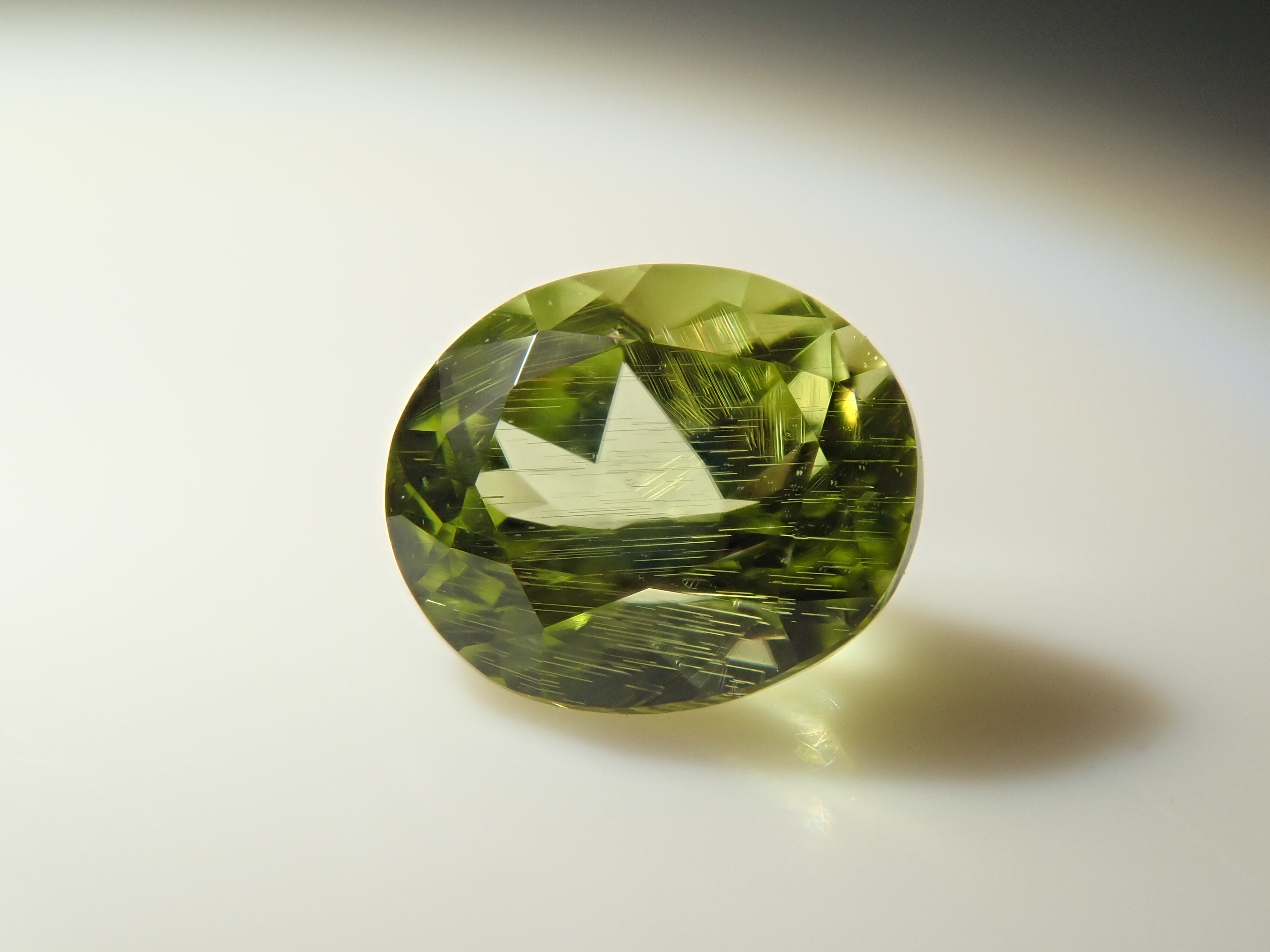 【12/6 22時販売】インドネシア産パラサイティックペリドット 0.260ctルース