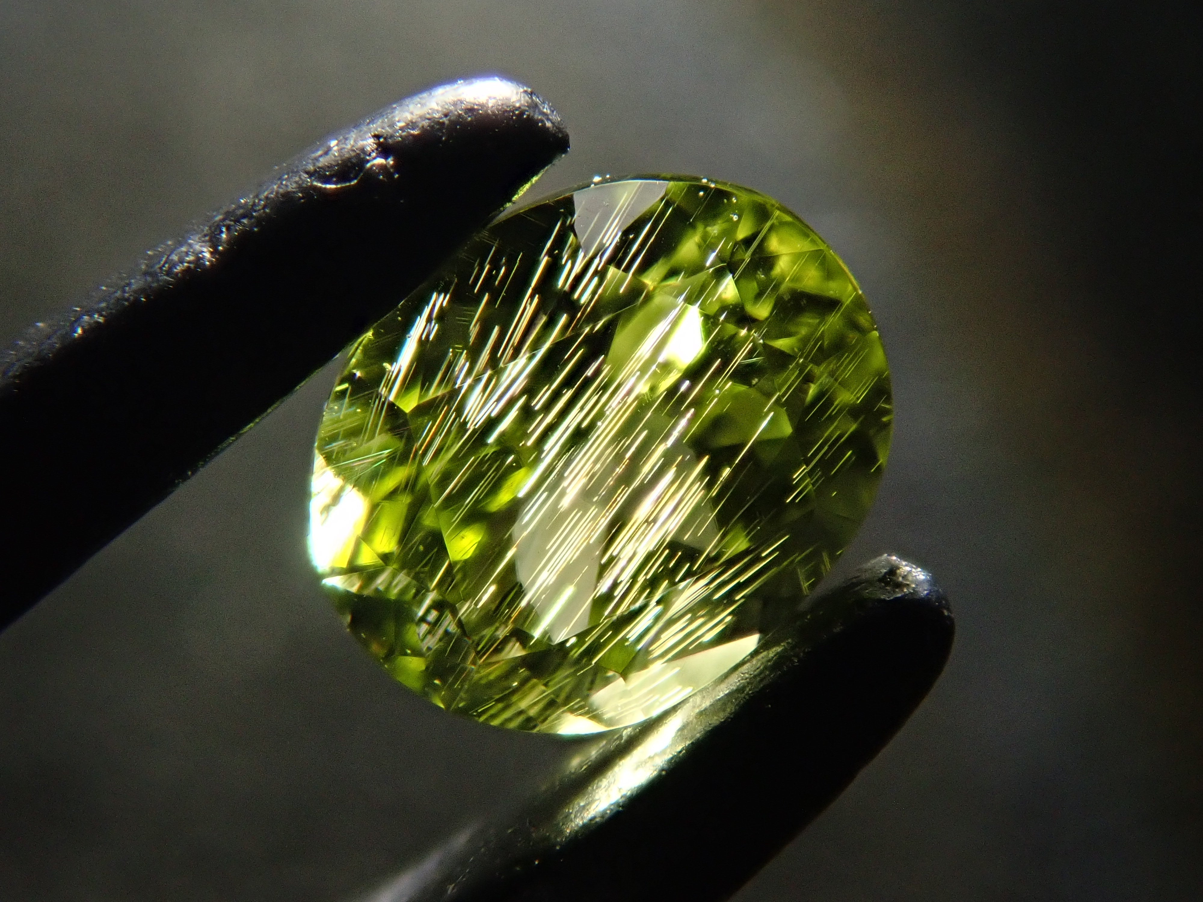 【12/6 22時販売】インドネシア産パラサイティックペリドット 0.260ctルース