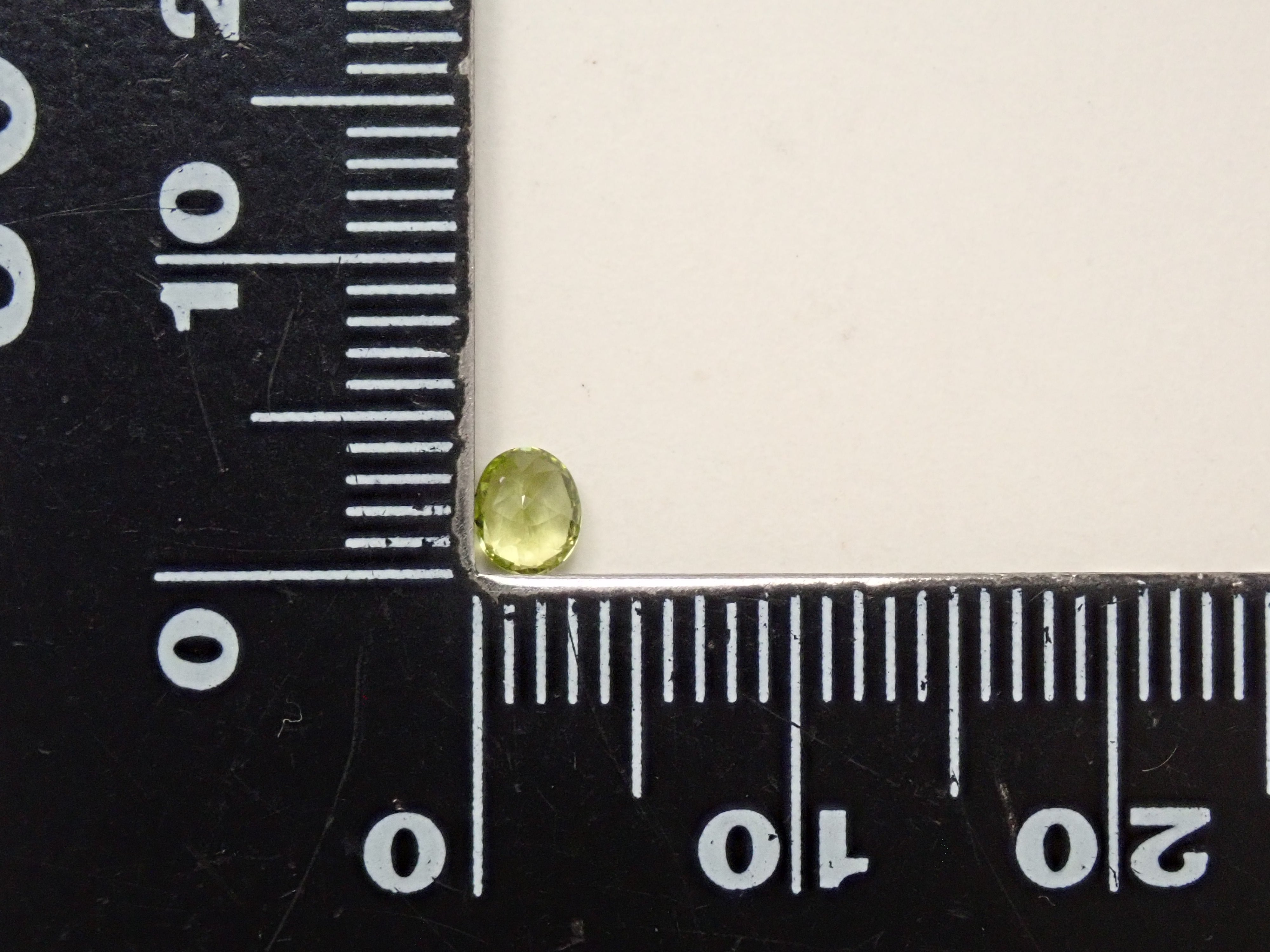 【12/6 22時販売】インドネシア産パラサイティックペリドット 0.260ctルース