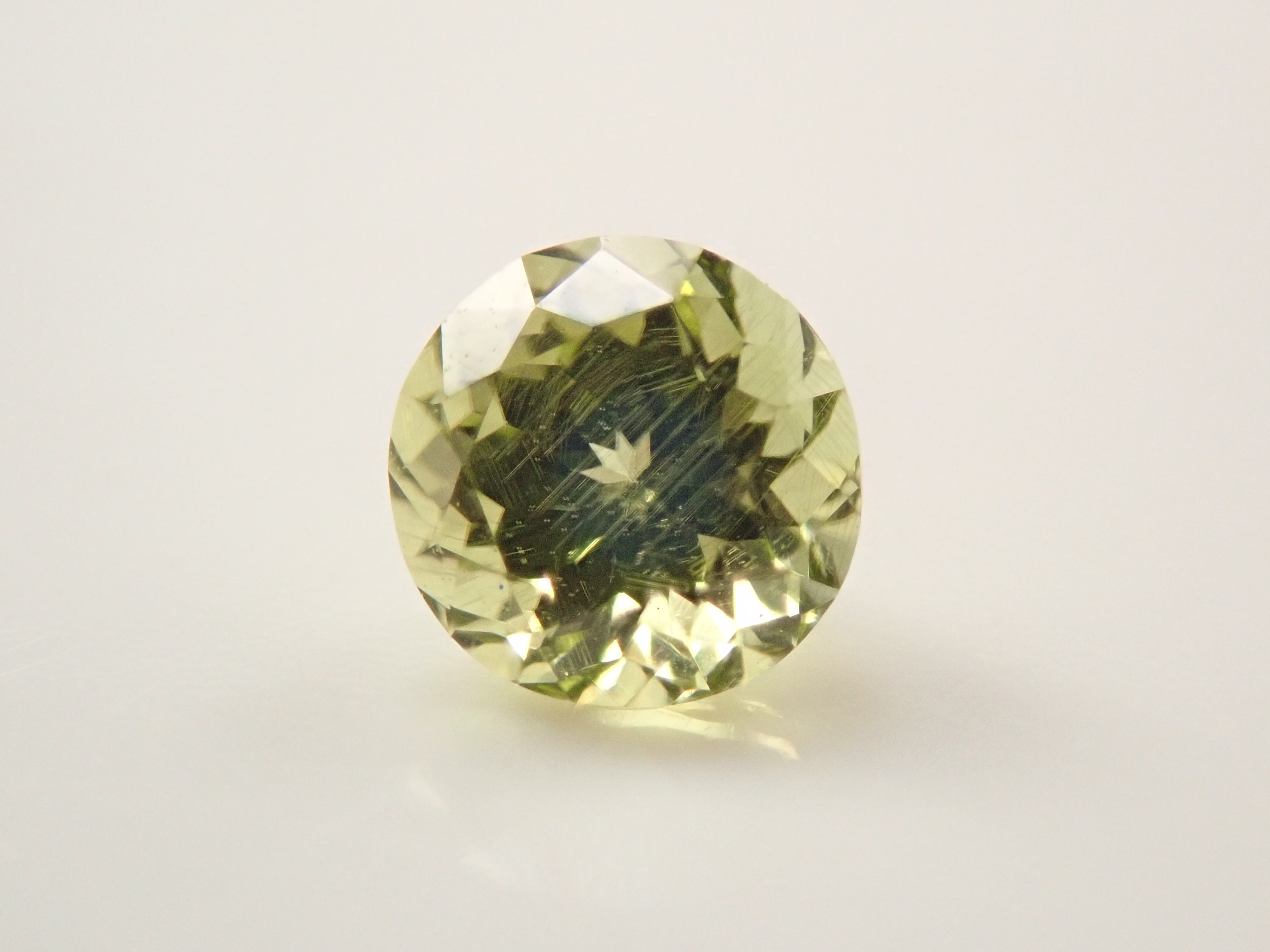 【12/6 22時販売】インドネシア産パラサイティックペリドット 3.8mm/0.267ctルース