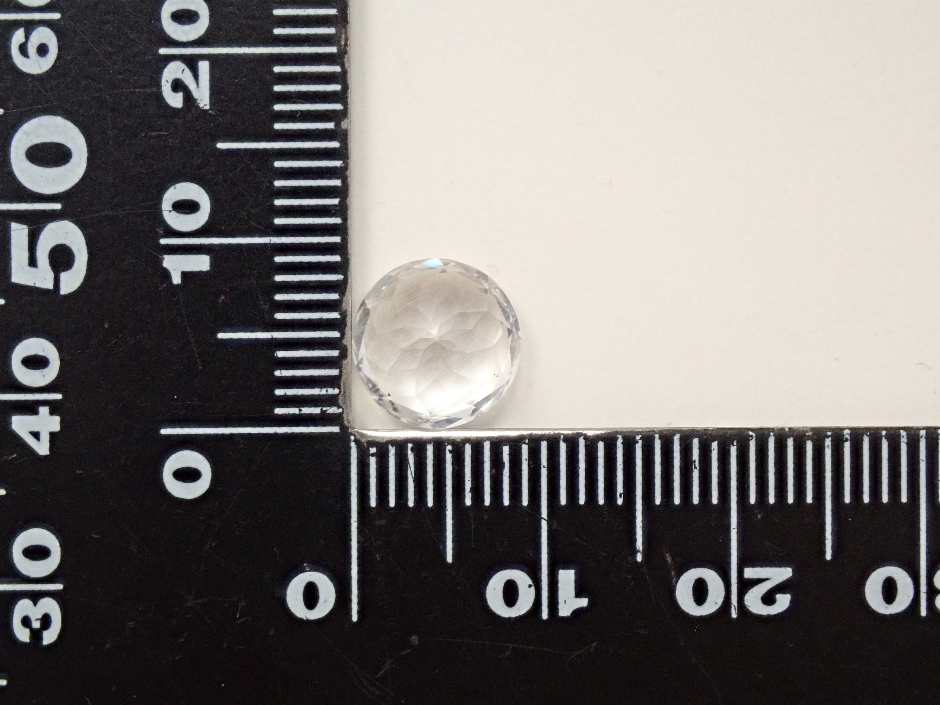 マダガスカル産ニードルホワイトトパーズ 8.9mm/3.619ctルース