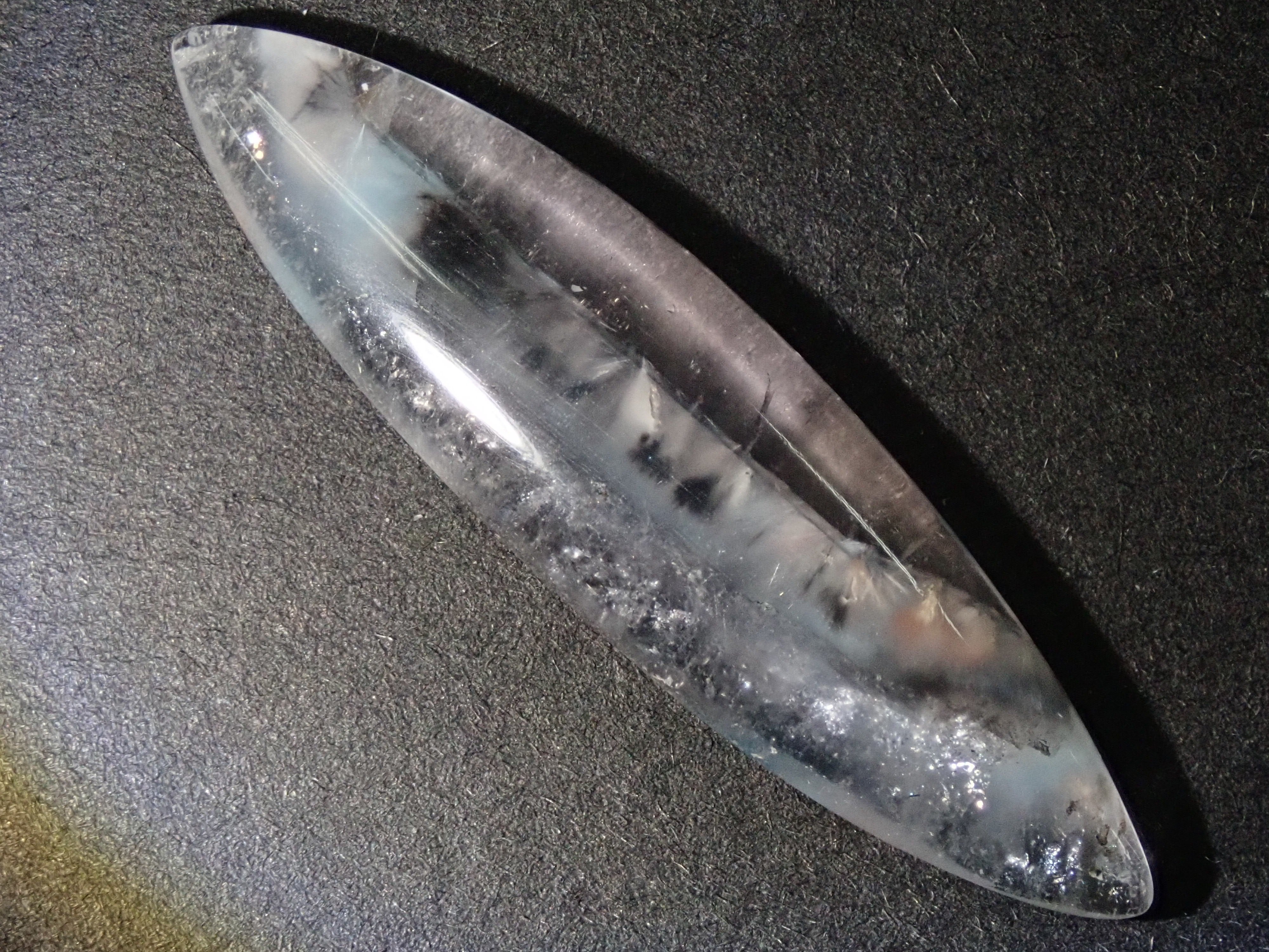 ブラジル産メデューサクォーツ(パライバクォーツ) 10.298ctルース