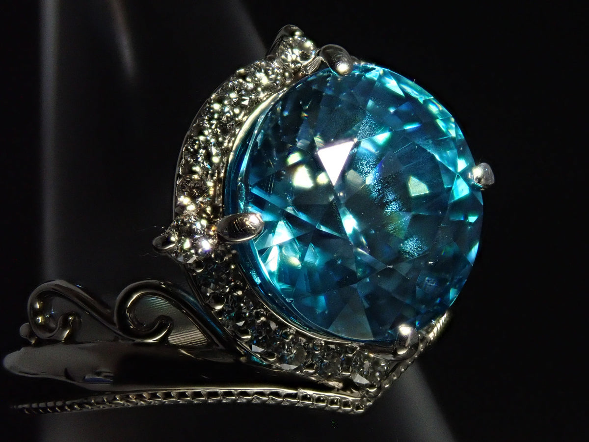 【10/28 22時販売】【カラフリ】Pt900 ブルージルコン(ラタナキリブルー) 7.7ct ダイヤモンド0.27ctリング鑑別書