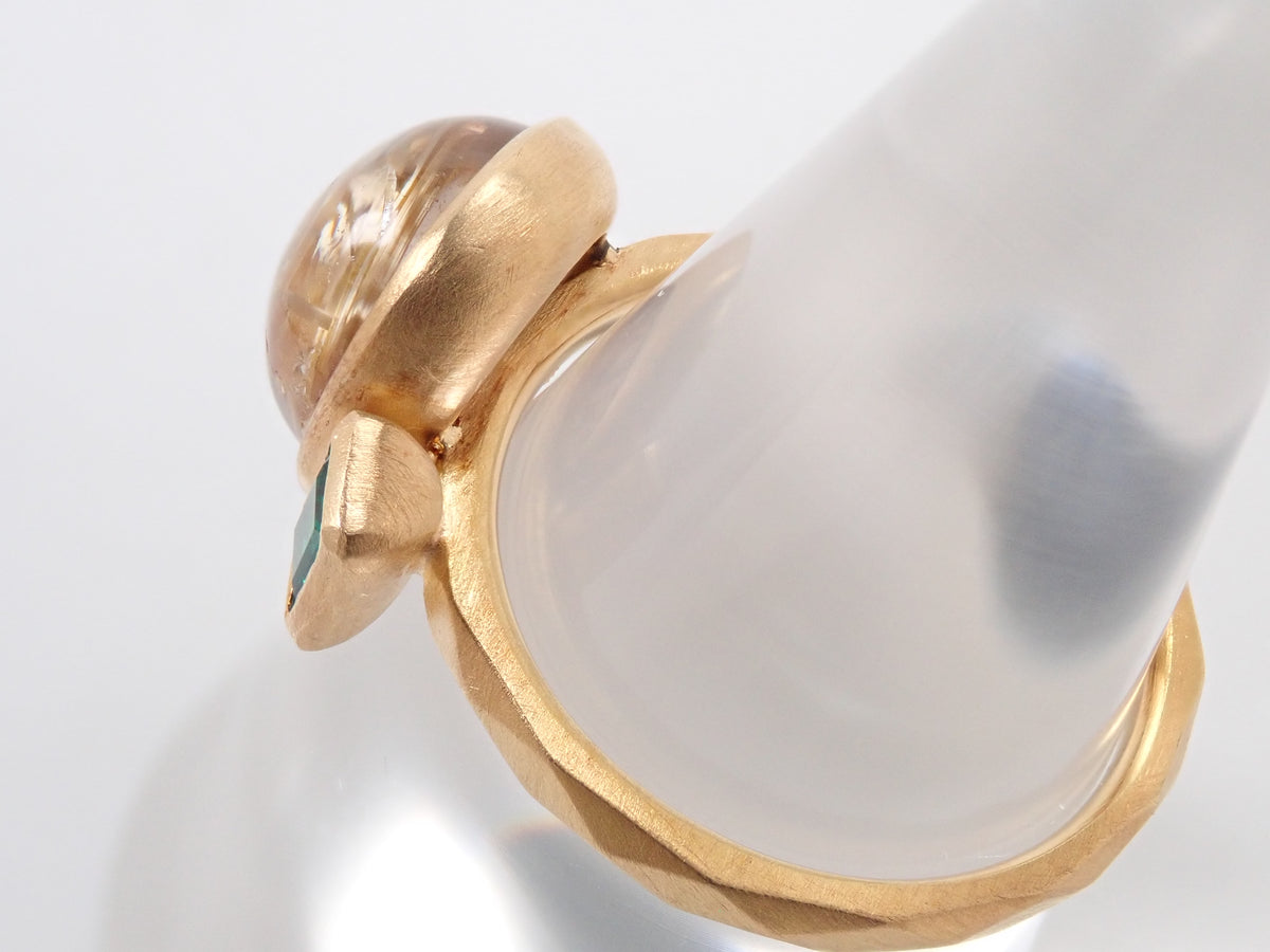 【10/28 22時販売】【カラフリ】K18 ルチルクォーツ(ルチルレイテッドクォーツ)4.48ct エメラルド0.19ct リング 鑑別書