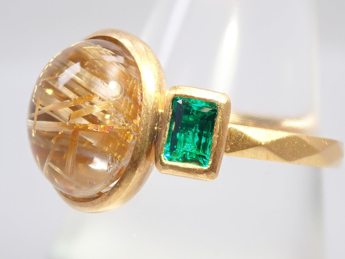 【10/28 22時販売】【カラフリ】K18 ルチルクォーツ(ルチルレイテッドクォーツ)4.48ct エメラルド0.19ct リング 鑑別書