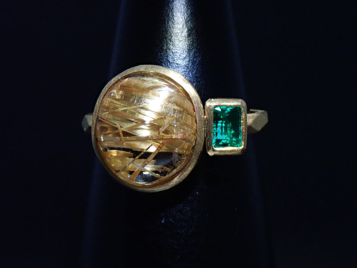 【10/28 22時販売】【カラフリ】K18 ルチルクォーツ(ルチルレイテッドクォーツ)4.48ct エメラルド0.19ct リング 鑑別書