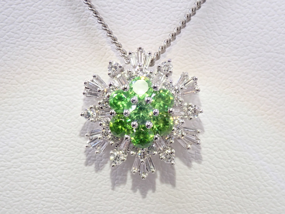 【10/31(土)AM10時〆:抽選販売10】K18WG ロシア産デマントイドガーネット 0.7ct ダイヤモンド0.40ctペンダントトップ(ネックレストップ)鑑別書