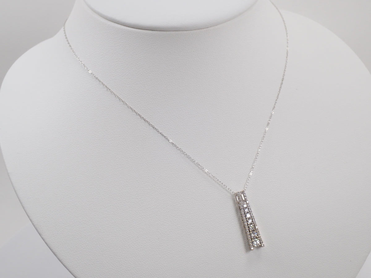 【10/26 22時販売】【カラフリ】K18WG ダイヤモンド 0.60ct 縦ライン ペンダント(ネックレス)
