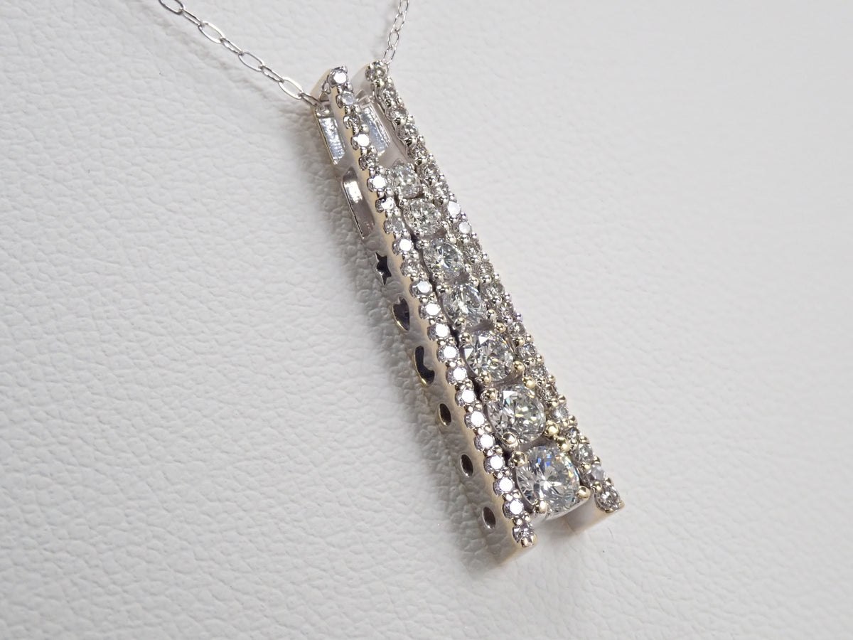 【10/26 22時販売】【カラフリ】K18WG ダイヤモンド 0.60ct 縦ライン ペンダント(ネックレス)