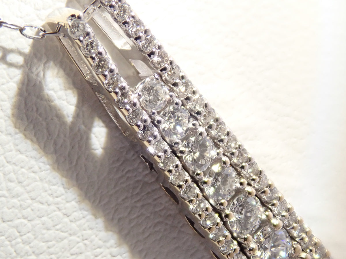 【10/26 22時販売】【カラフリ】K18WG ダイヤモンド 0.60ct 縦ライン ペンダント(ネックレス)