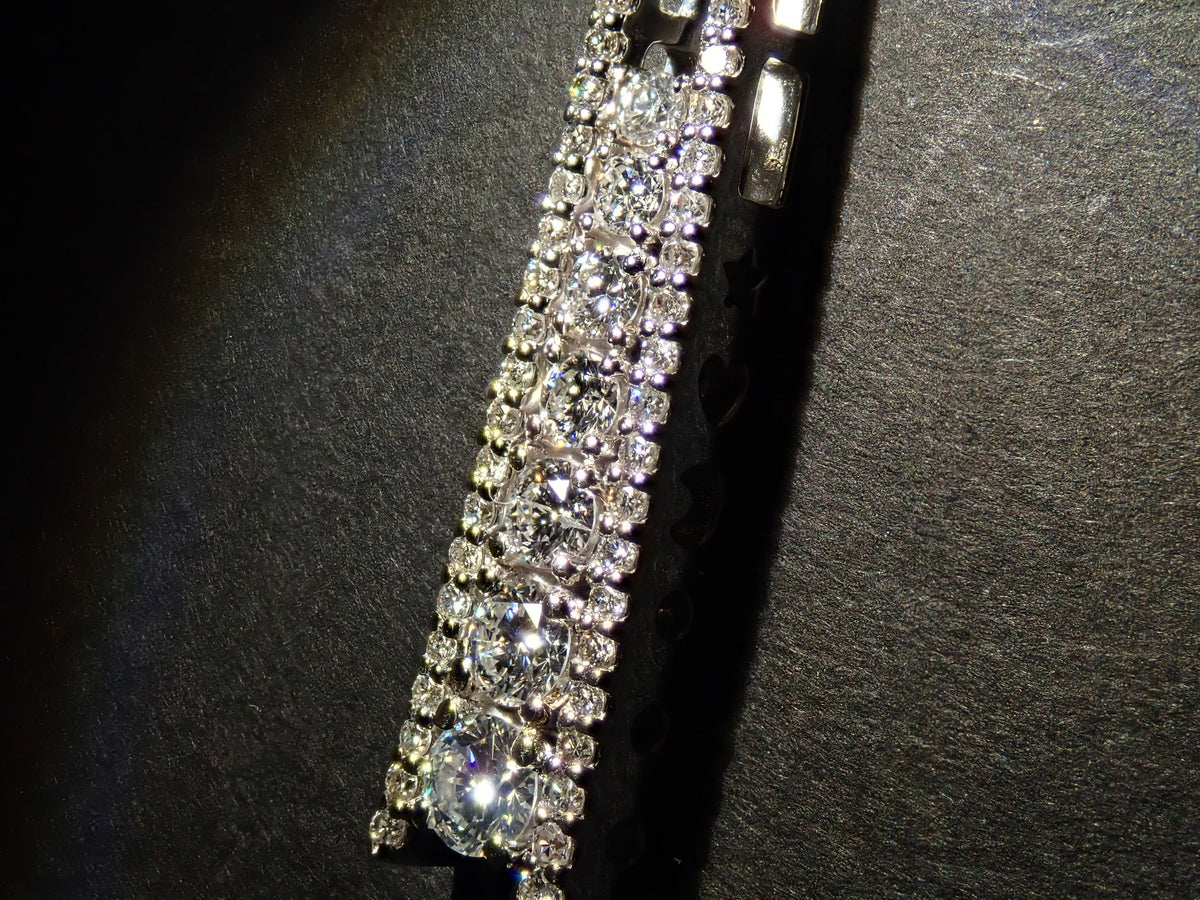 【10/26 22時販売】【カラフリ】K18WG ダイヤモンド 0.60ct 縦ライン ペンダント(ネックレス)