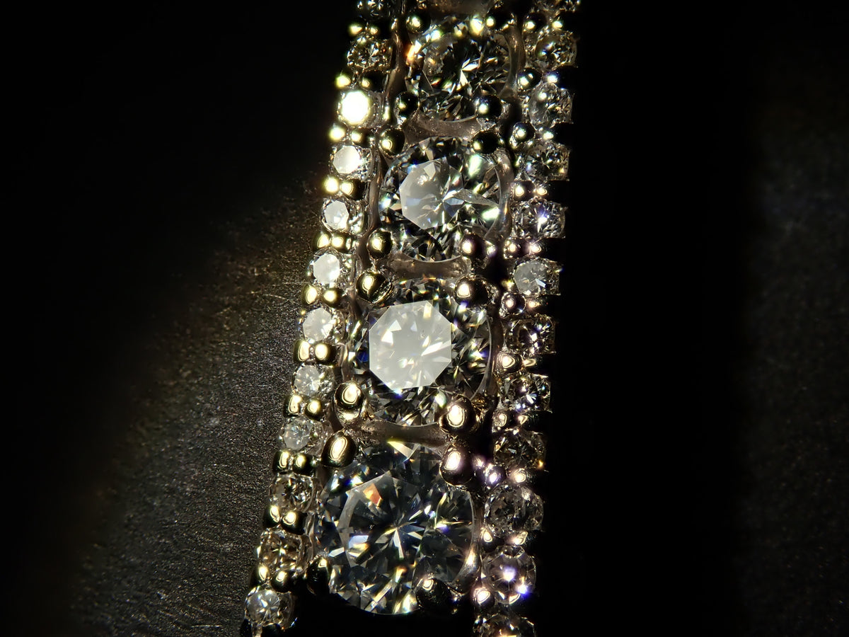 【10/26 22時販売】【カラフリ】K18WG ダイヤモンド 0.60ct 縦ライン ペンダント(ネックレス)