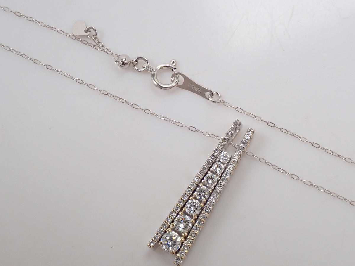【10/26 22時販売】【カラフリ】K18WG ダイヤモンド 0.60ct 縦ライン ペンダント(ネックレス)