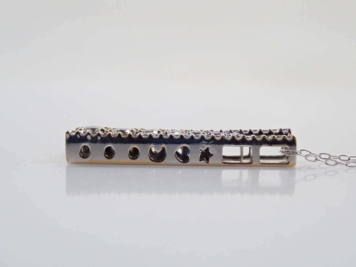 【10/26 22時販売】【カラフリ】K18WG ダイヤモンド 0.60ct 縦ライン ペンダント(ネックレス)