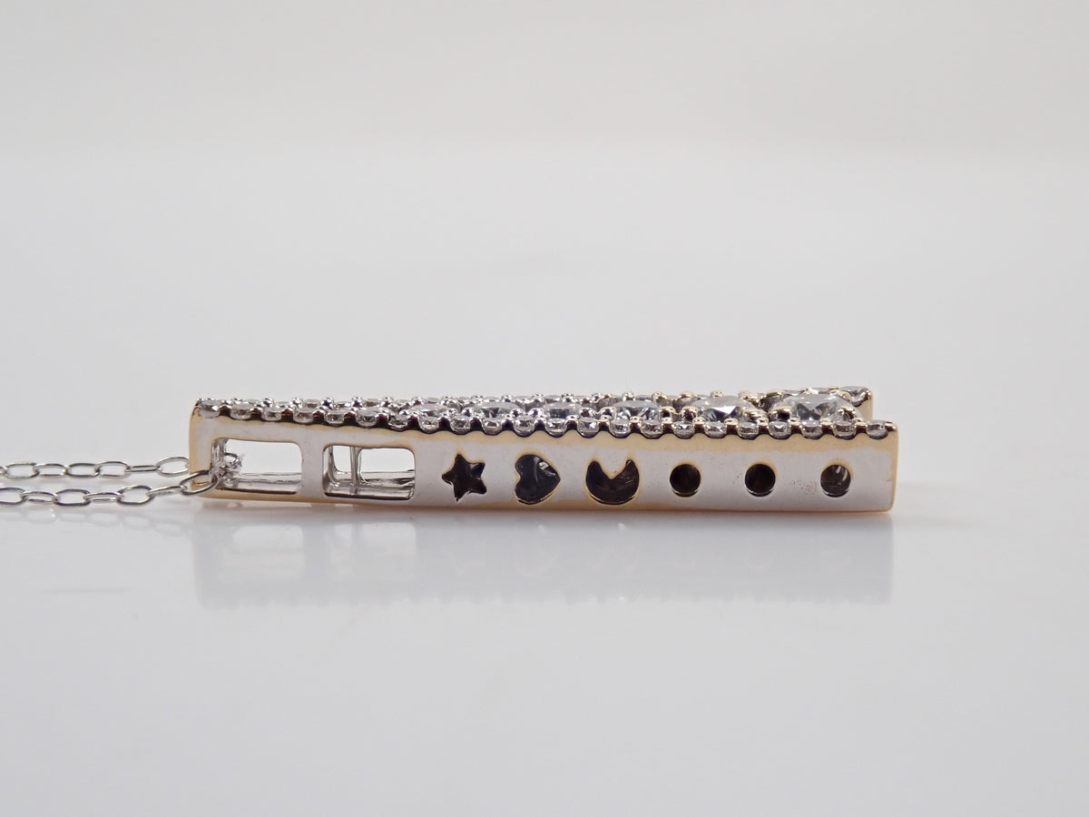 【10/26 22時販売】【カラフリ】K18WG ダイヤモンド 0.60ct 縦ライン ペンダント(ネックレス)