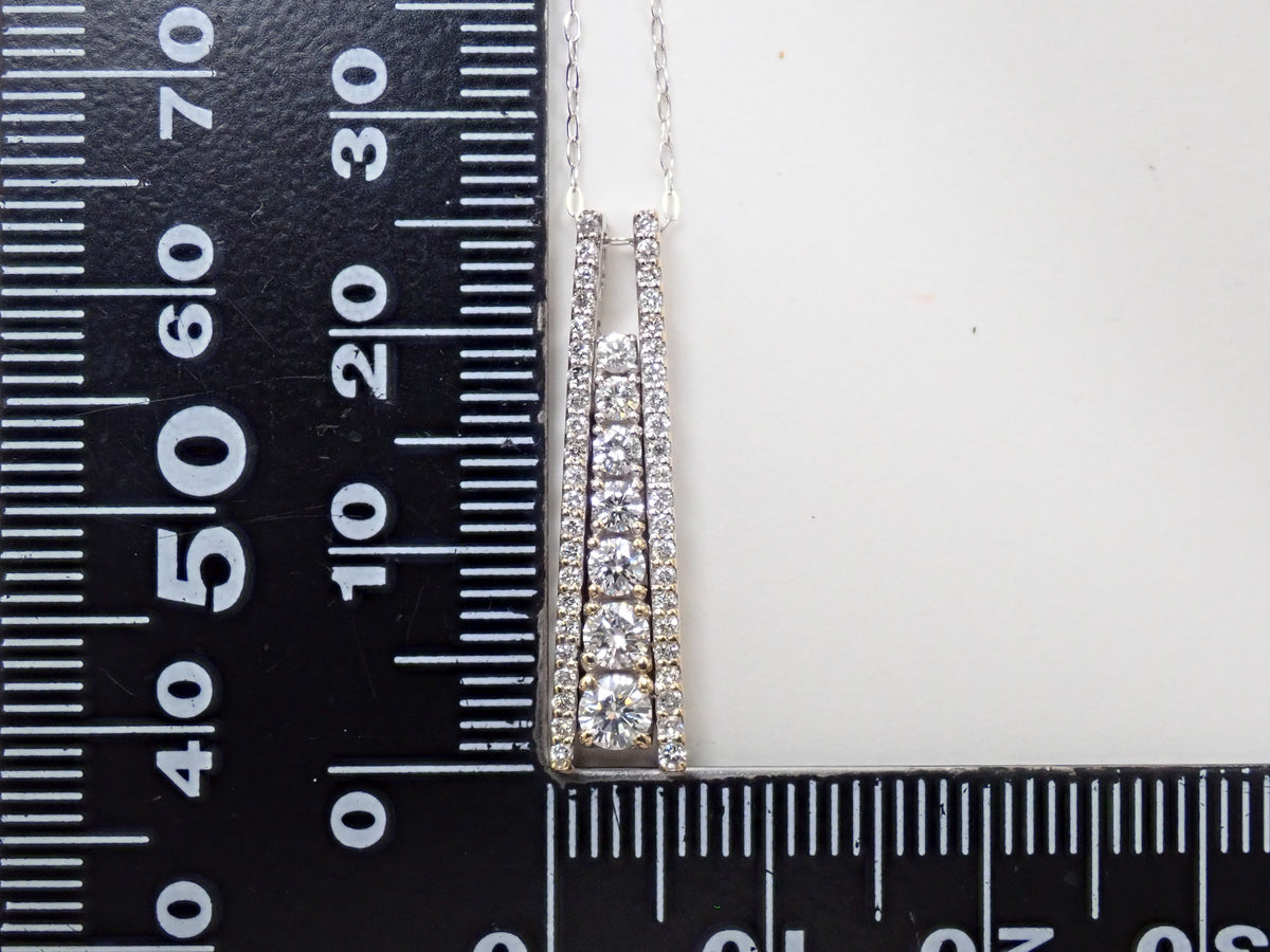 【10/26 22時販売】【カラフリ】K18WG ダイヤモンド 0.60ct 縦ライン ペンダント(ネックレス)