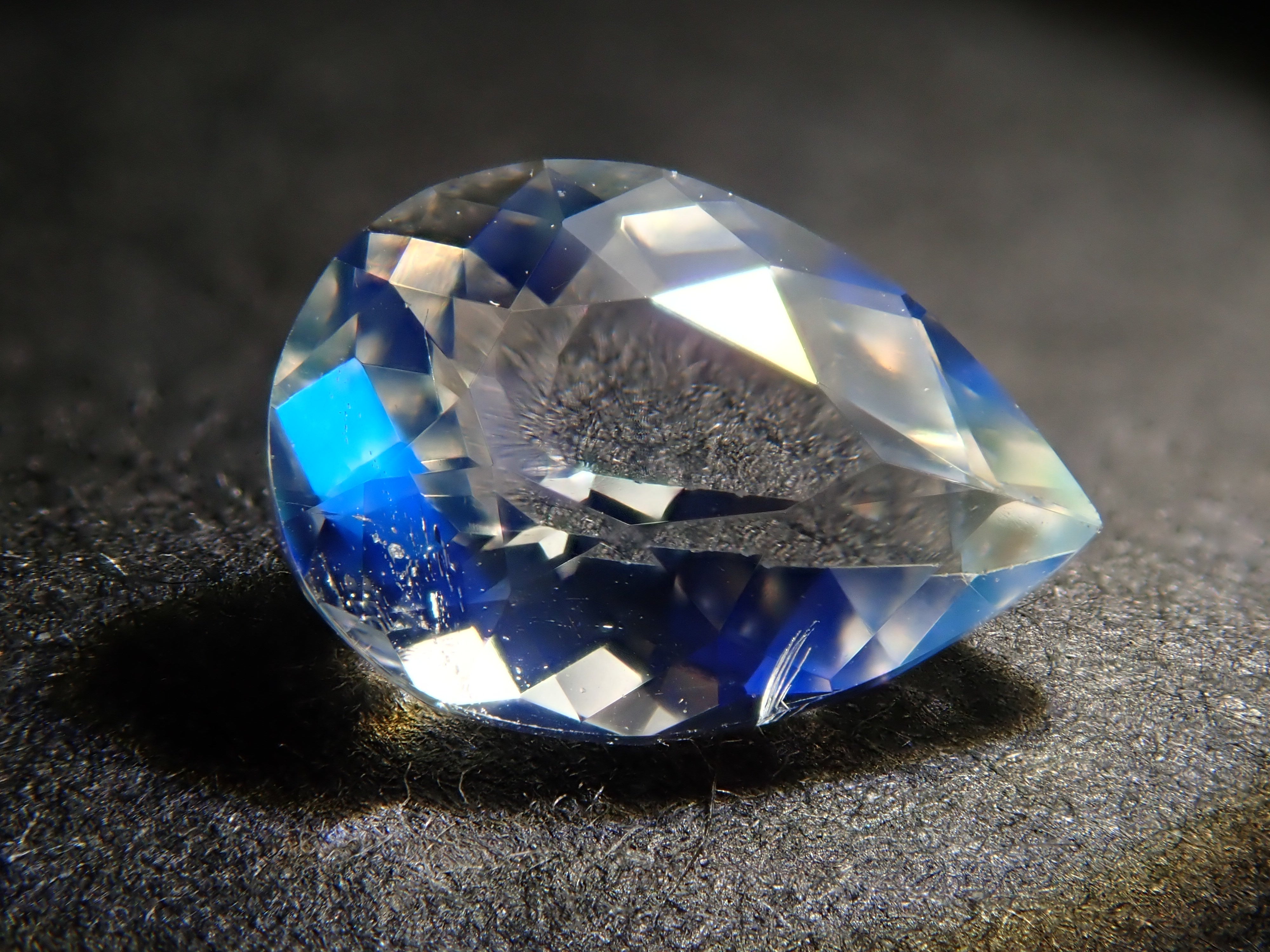 マダガスカル産アンデシン・ラブラドライト(通称名 レインボームーンストーン) 0.618ctルース