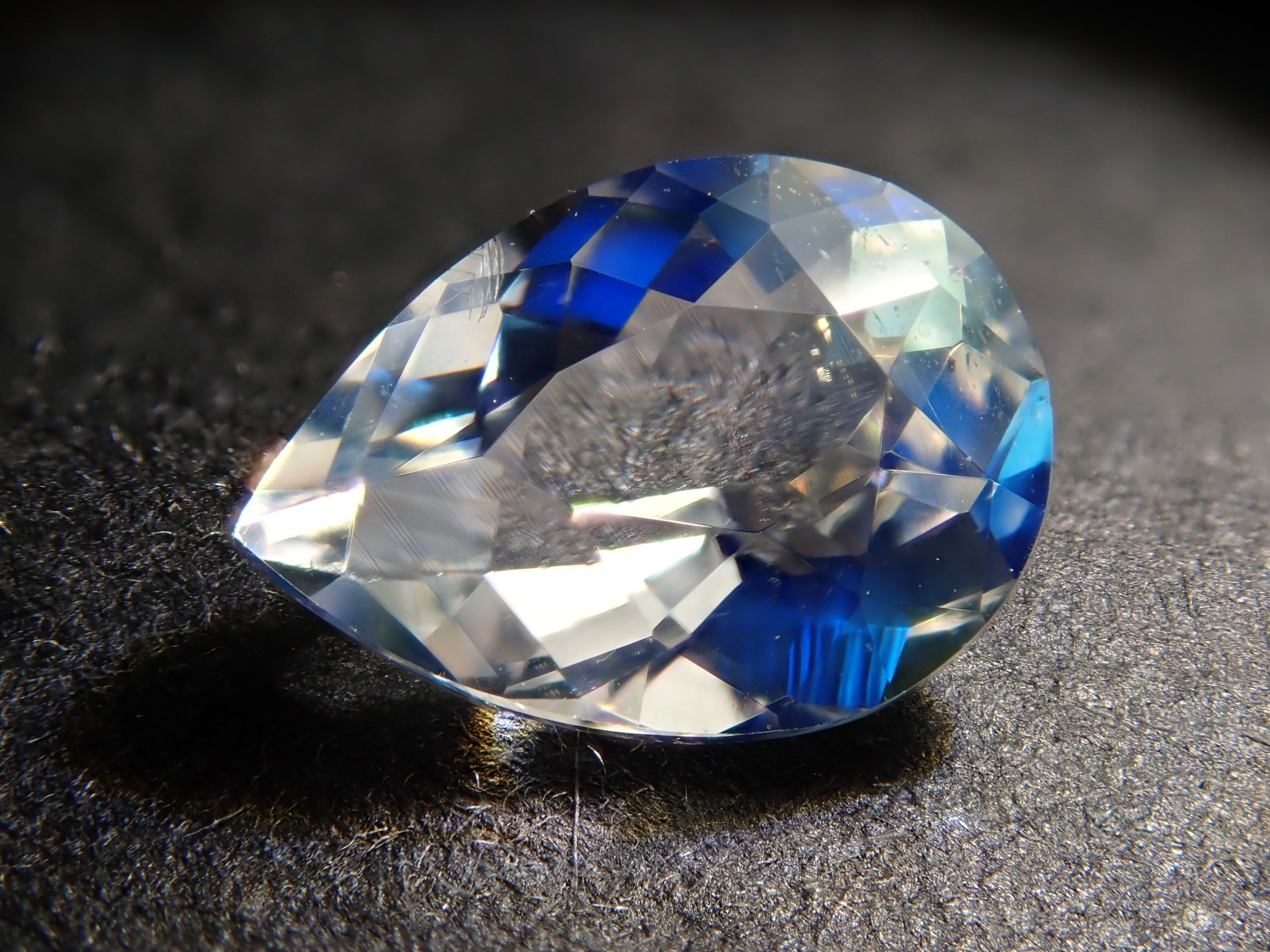 マダガスカル産アンデシン・ラブラドライト(通称名 レインボームーンストーン) 0.618ctルース