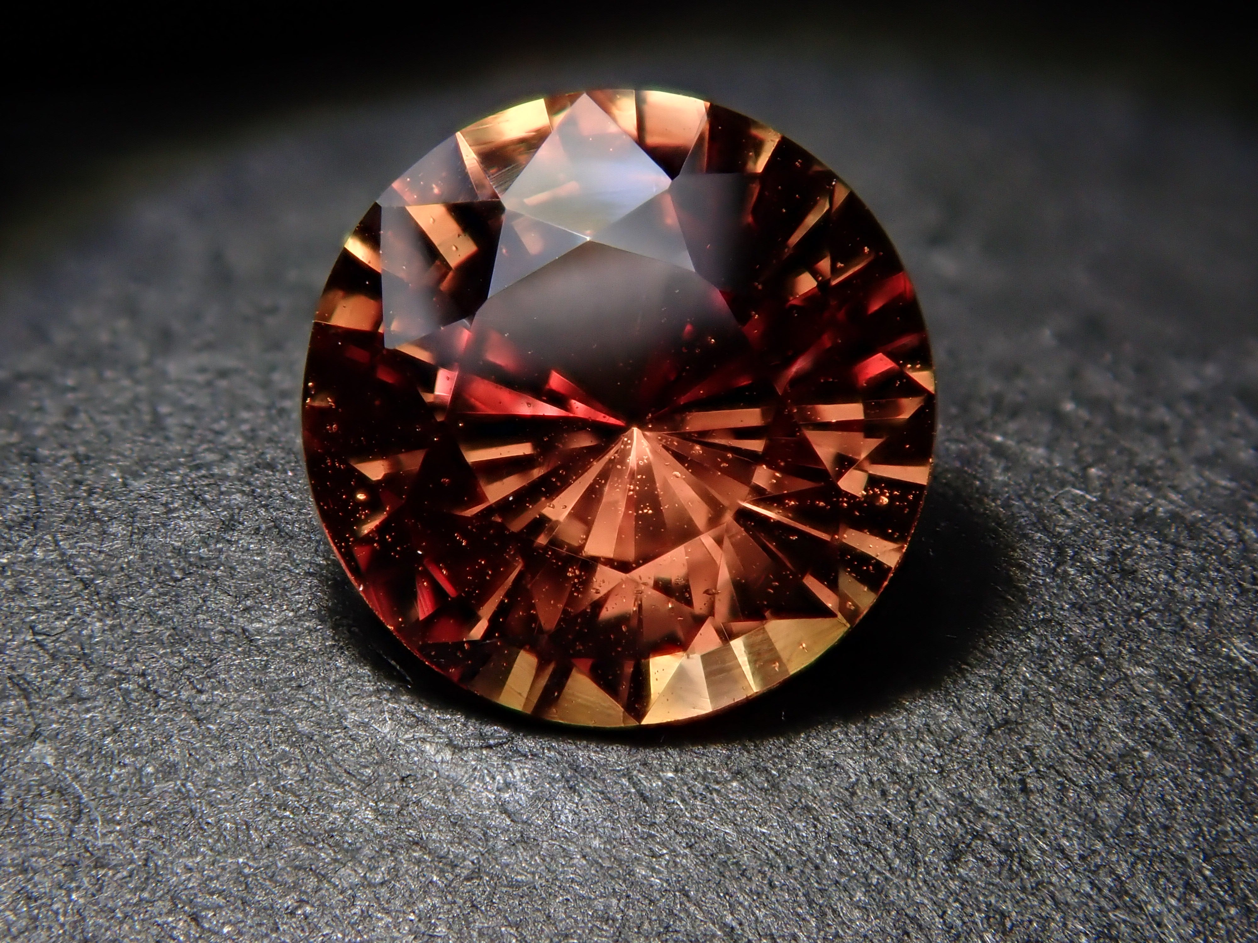 【12/12 22時販売】マダガスカル産パパラチアサファイア 5.6mm/0.768ctルース 中央宝石研究所