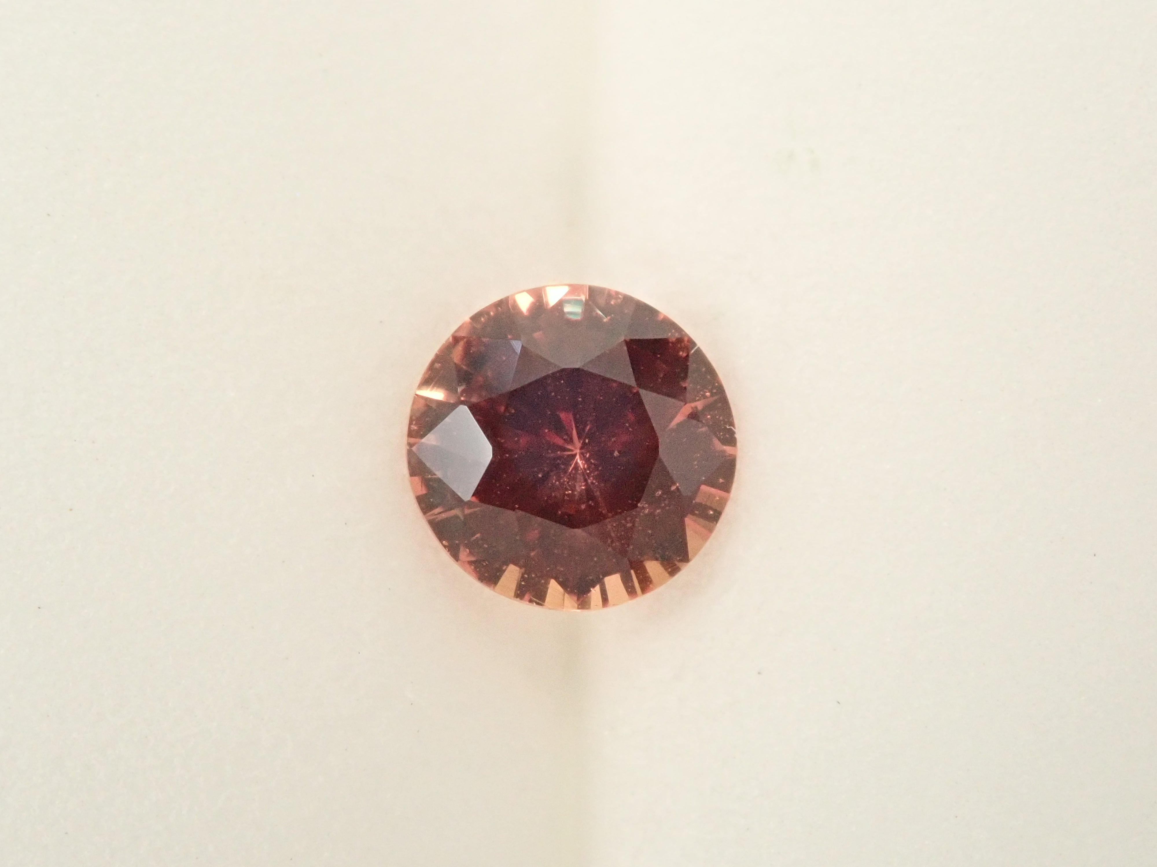 【抽選販売:10/31(金)10時am〆】マダガスカル産パパラチアサファイア 5.6mm/0.768ctルース 中央宝石研究所