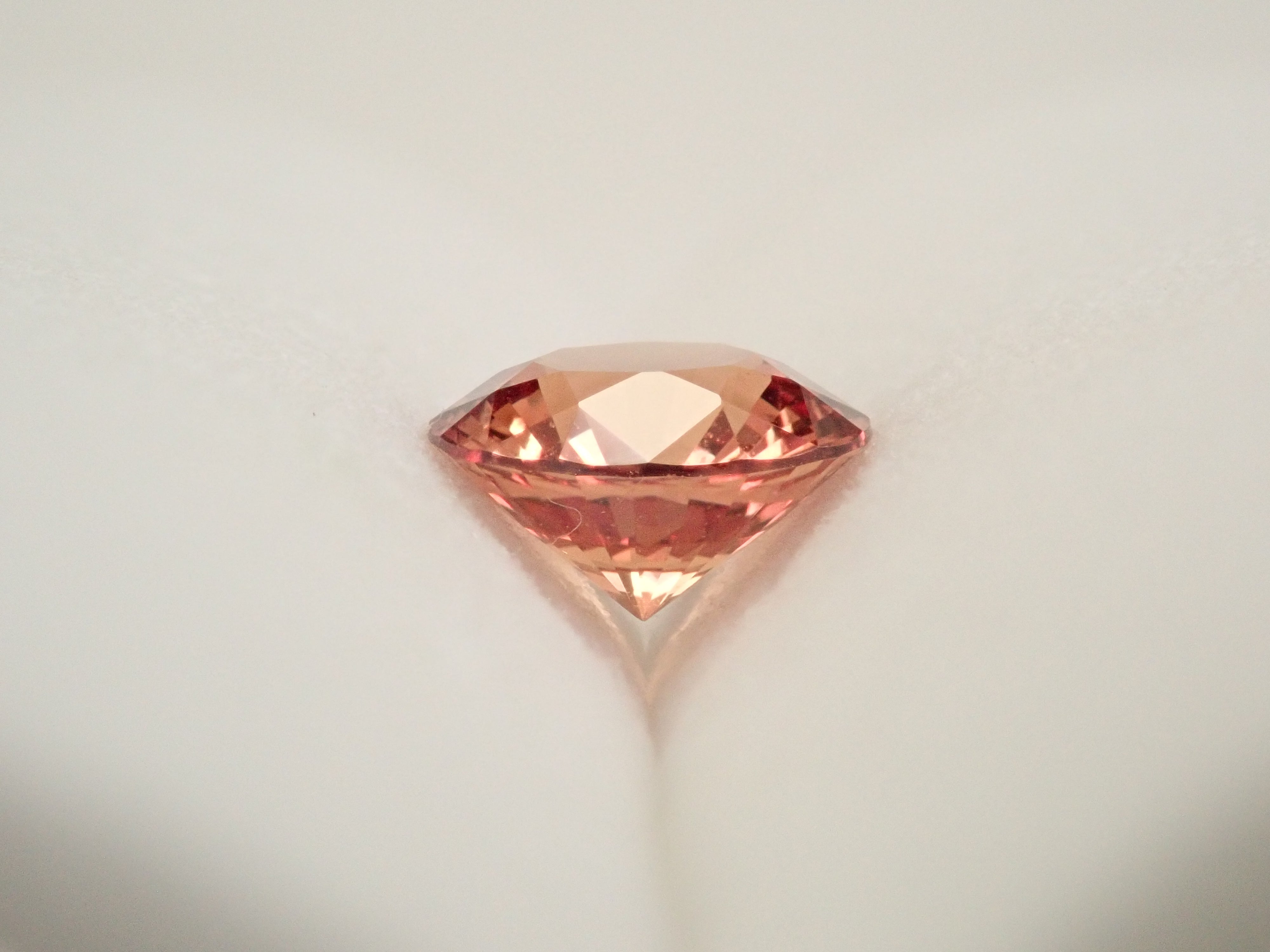 【抽選販売:10/31(金)10時am〆】マダガスカル産パパラチアサファイア 5.6mm/0.768ctルース 中央宝石研究所