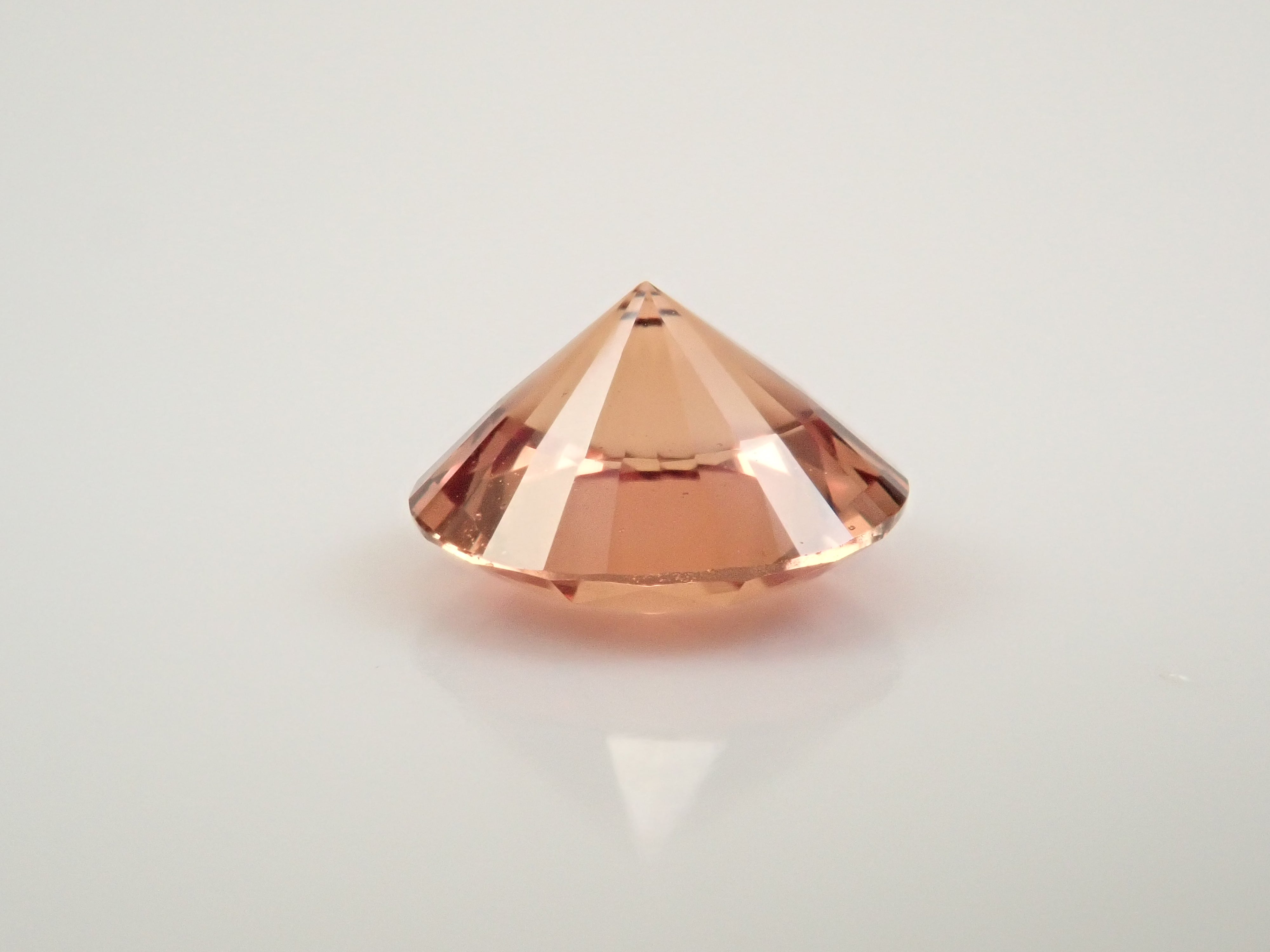 【抽選販売:10/31(金)10時am〆】マダガスカル産パパラチアサファイア 5.6mm/0.768ctルース 中央宝石研究所