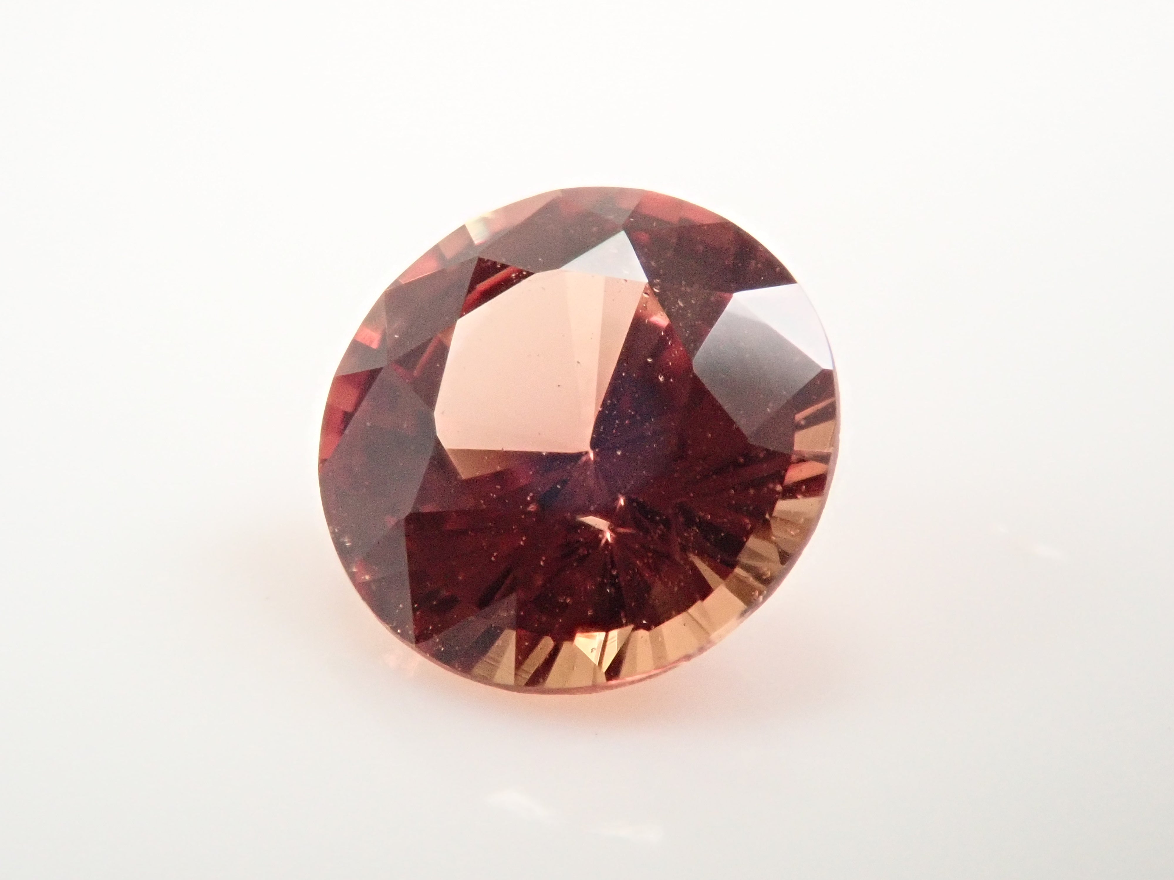 【抽選販売:10/31(金)10時am〆】マダガスカル産パパラチアサファイア 5.6mm/0.768ctルース 中央宝石研究所