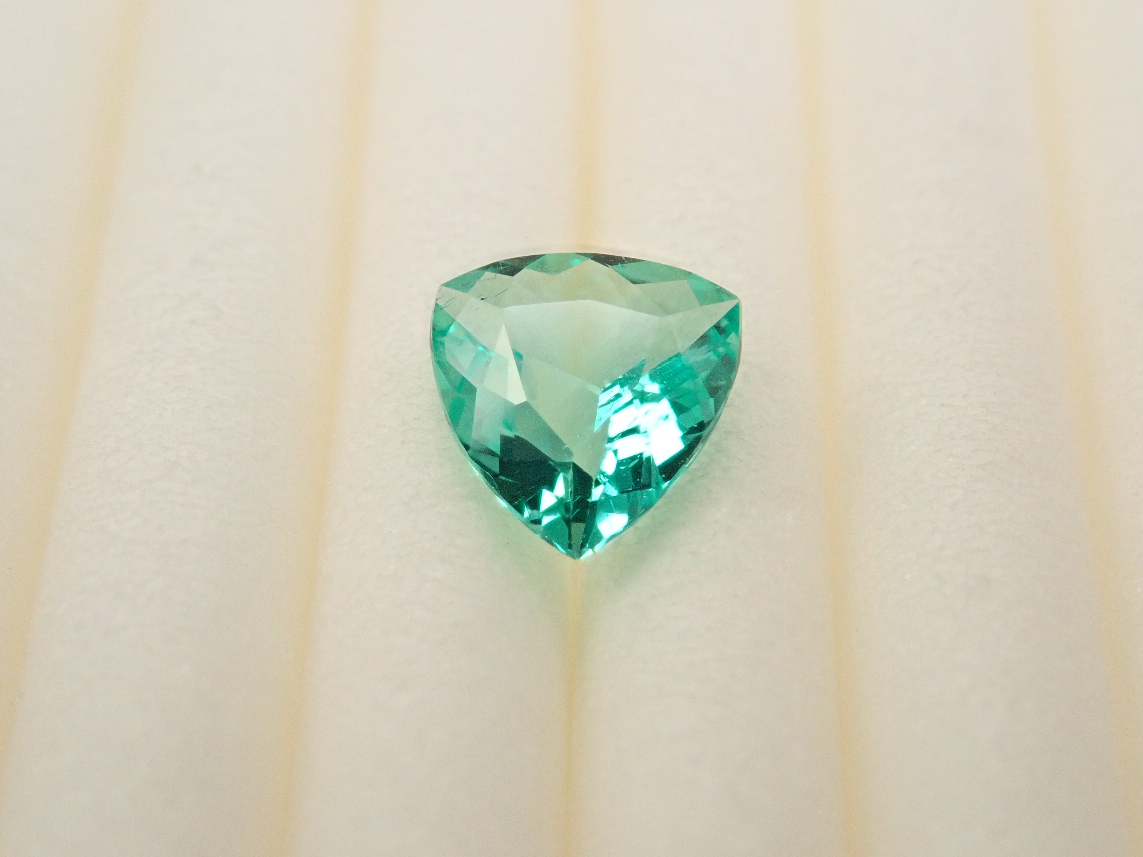 【抽選販売:10/31(金)10時am〆】コロンビア産ノンオイルエメラルド 0.290ctルース GIA