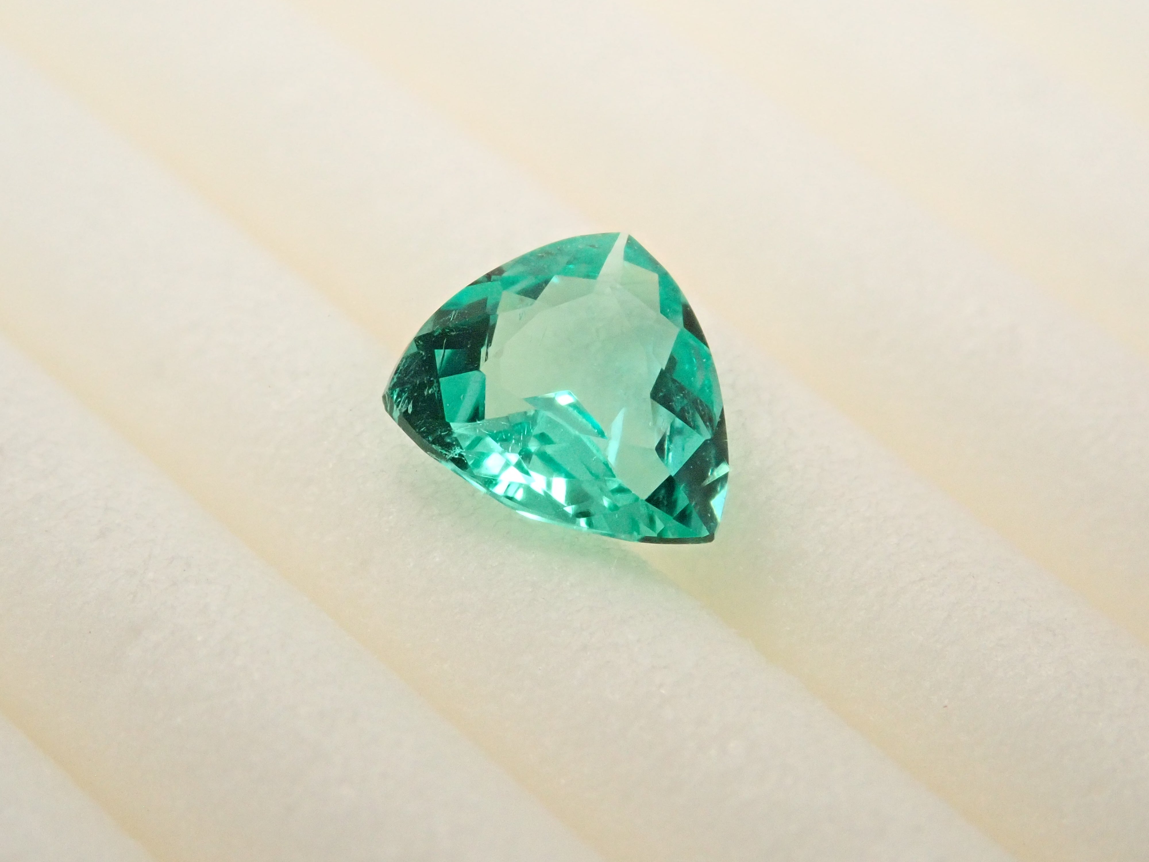 【抽選販売:10/31(金)10時am〆】コロンビア産ノンオイルエメラルド 0.290ctルース GIA