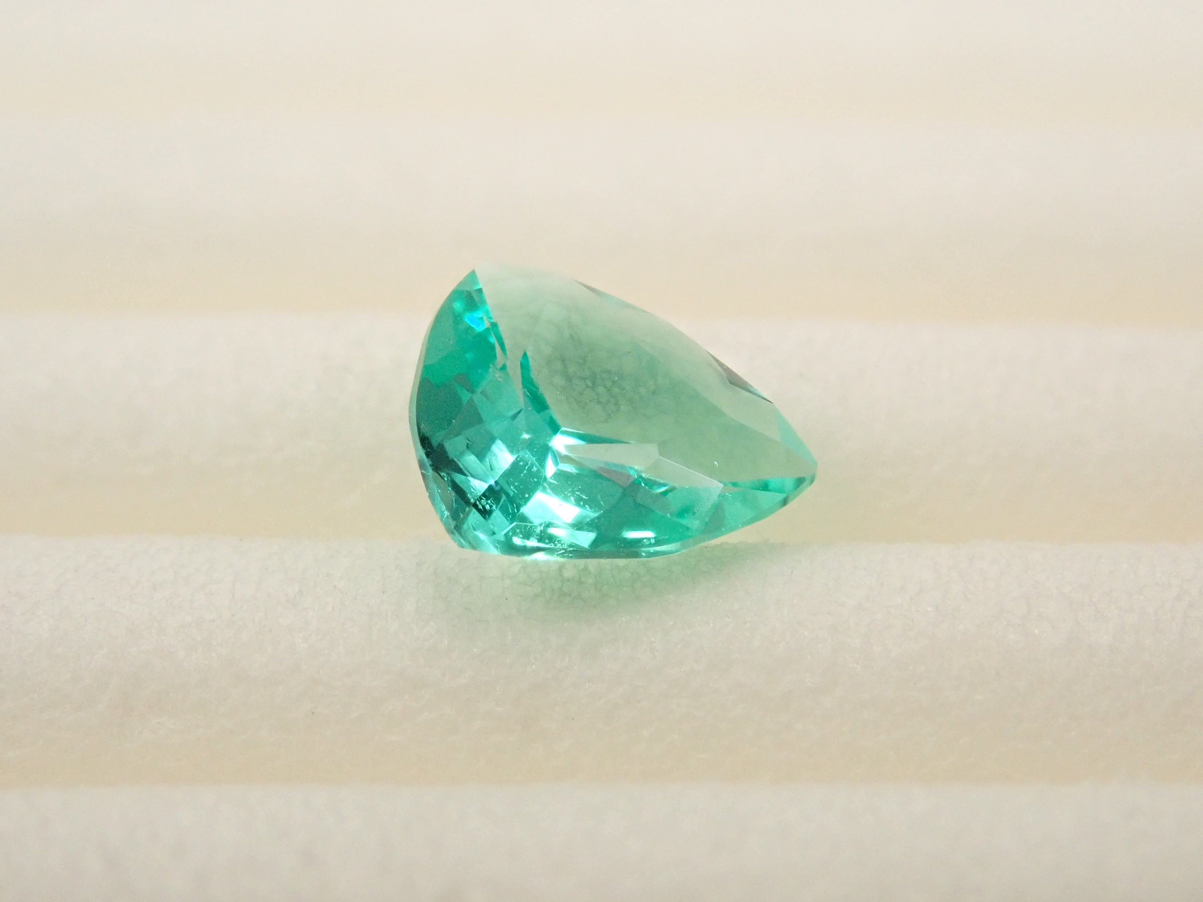 コロンビア産ノンオイルエメラルド 0.290ctルースGIA