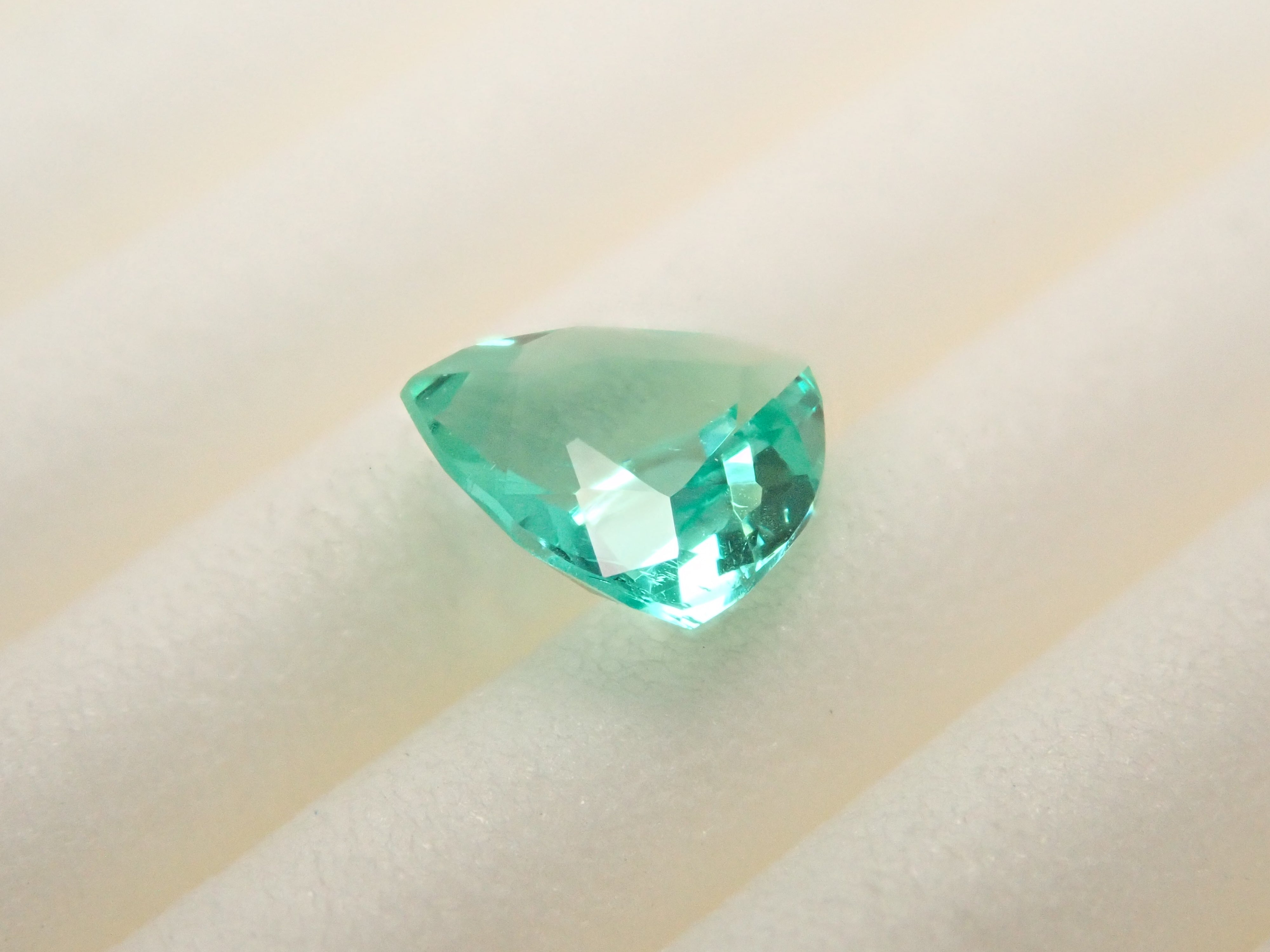 【抽選販売:10/31(金)10時am〆】コロンビア産ノンオイルエメラルド 0.290ctルース GIA