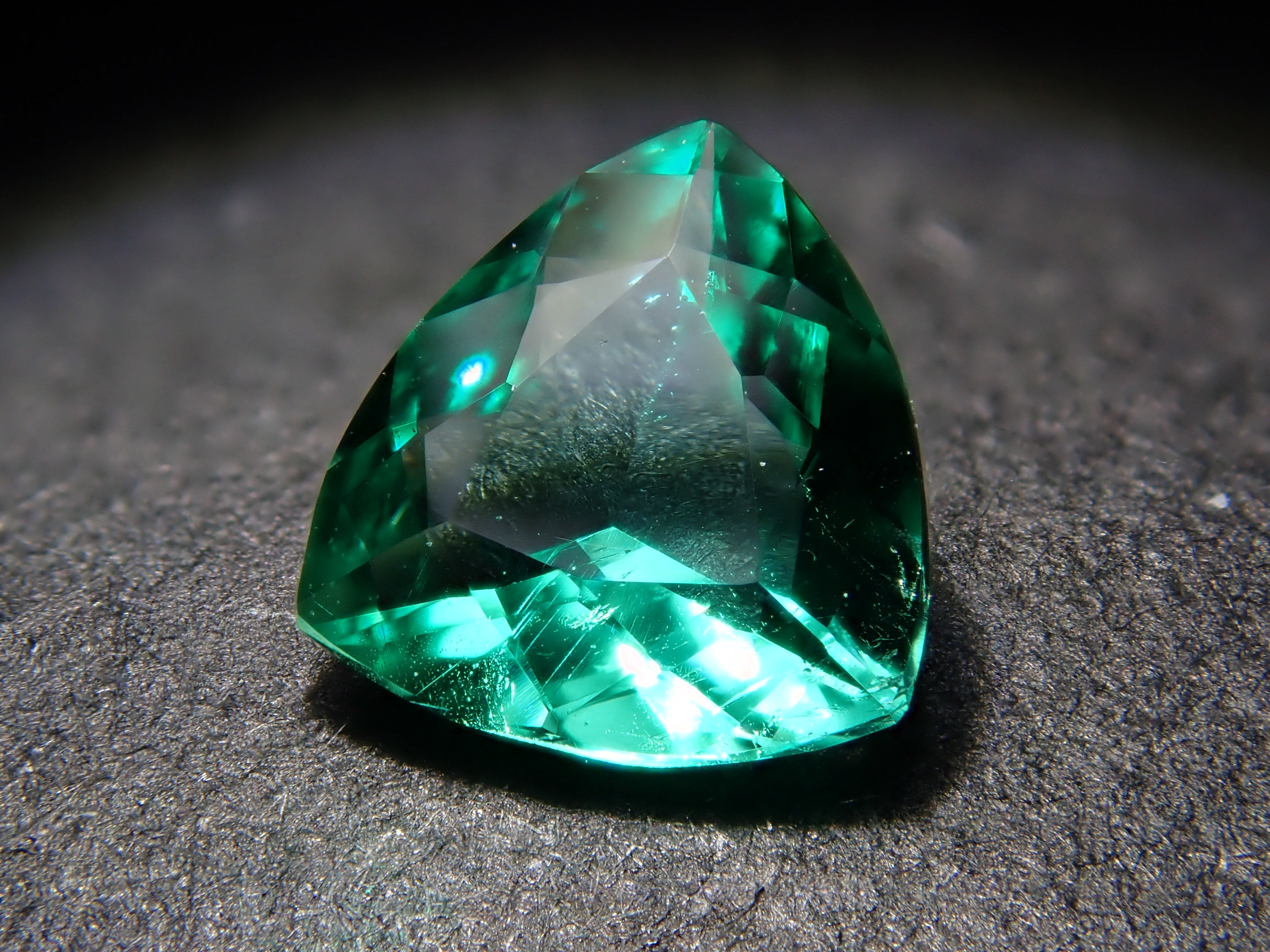 コロンビア産ノンオイルエメラルド 0.290ctルースGIA