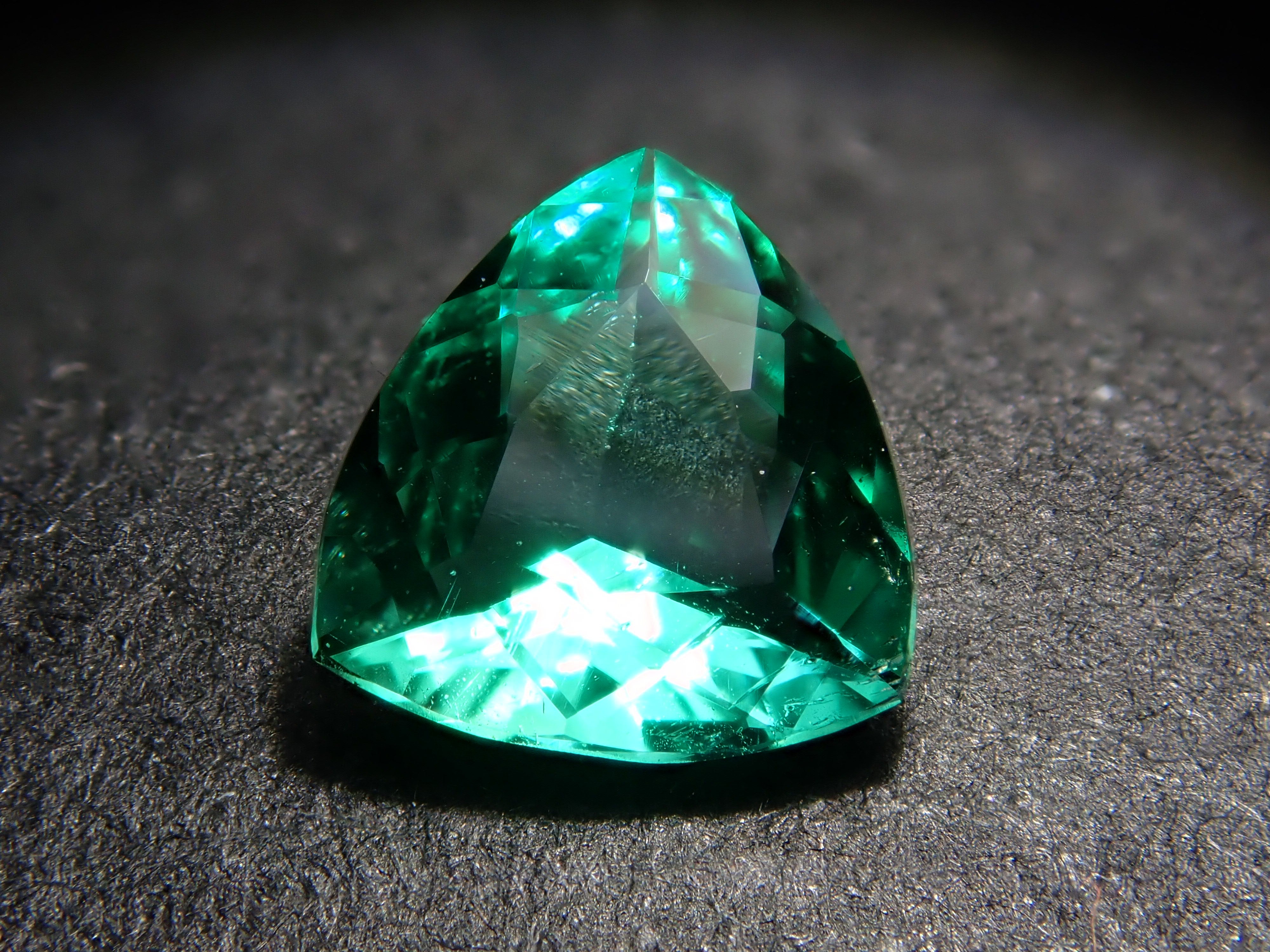 コロンビア産ノンオイルエメラルド 0.290ctルースGIA