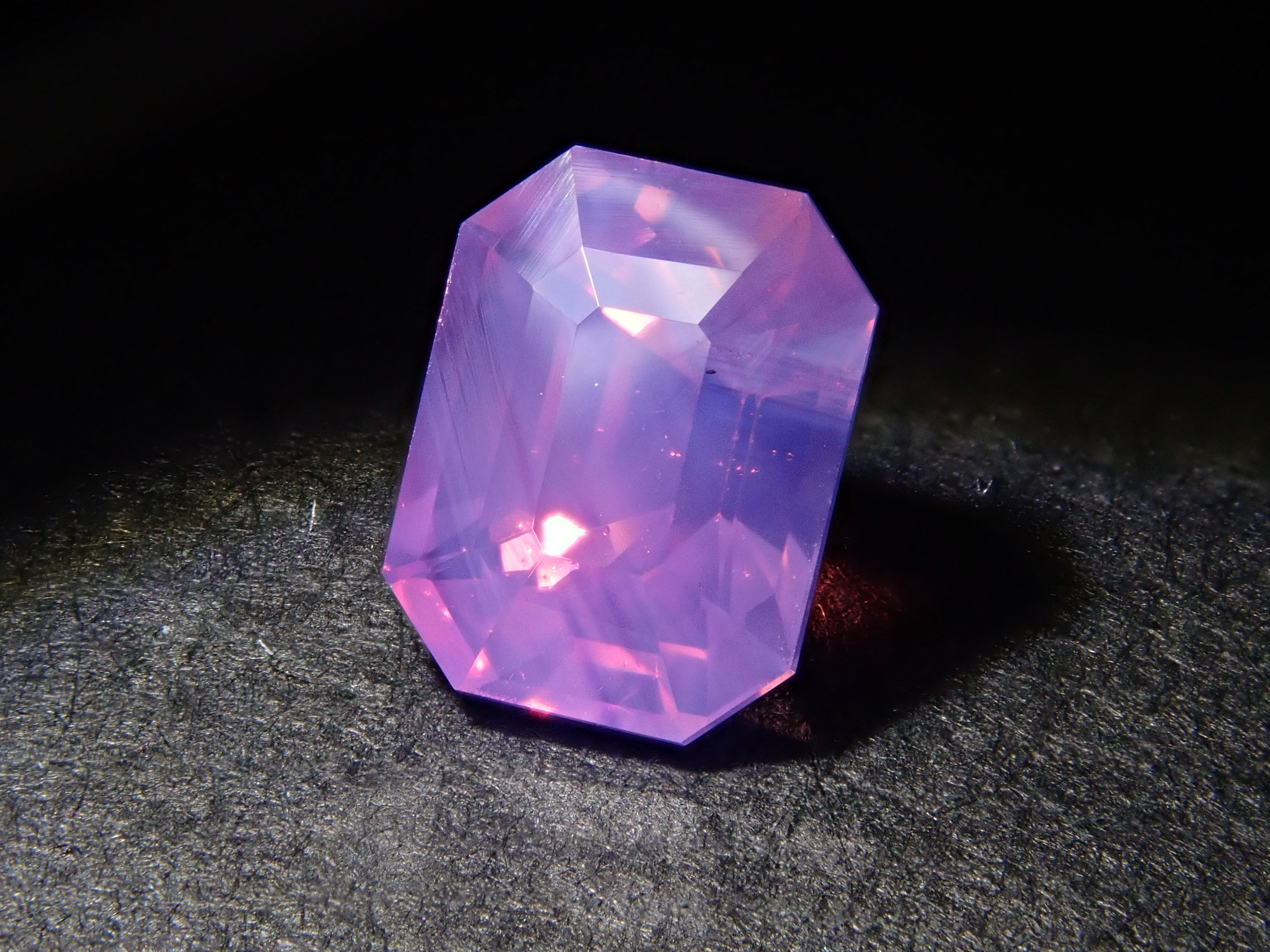 【抽選販売:10/31(金)10時am〆】マダガスカル産シルキーピンクサファイア 1.050ctルース GIT