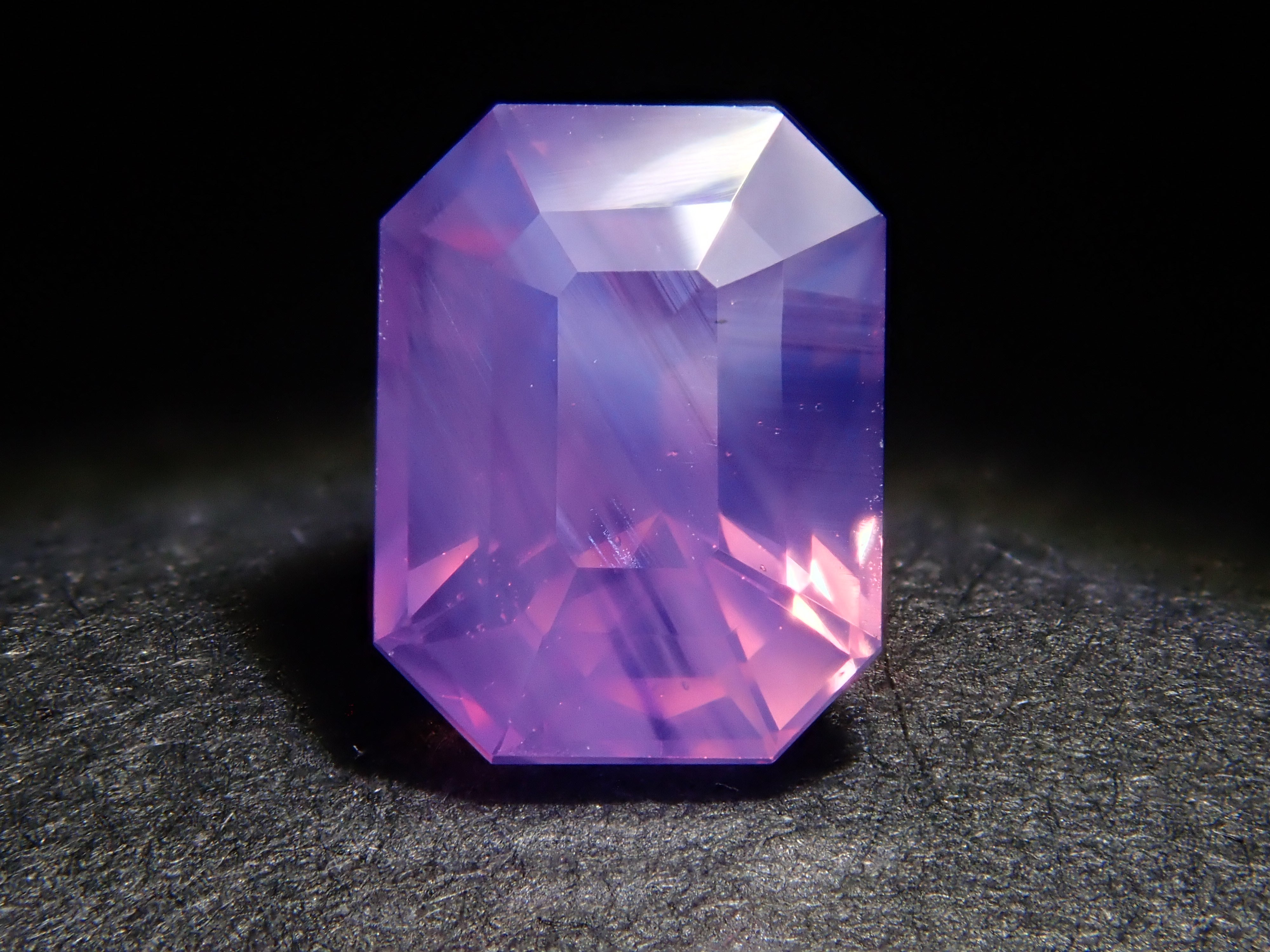 【抽選販売:10/31(金)10時am〆】マダガスカル産シルキーピンクサファイア 1.050ctルース GIT