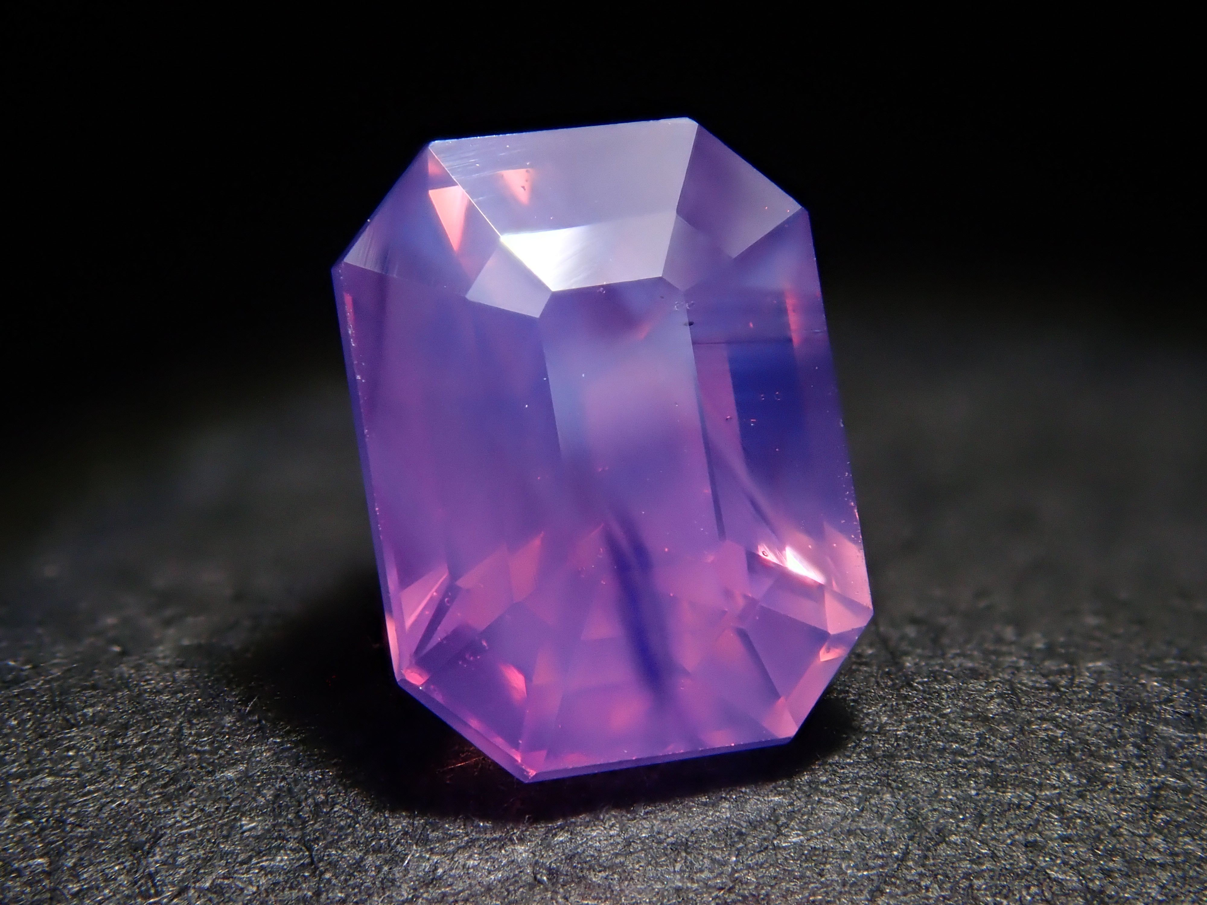 【抽選販売:10/31(金)10時am〆】マダガスカル産シルキーピンクサファイア 1.050ctルース GIT